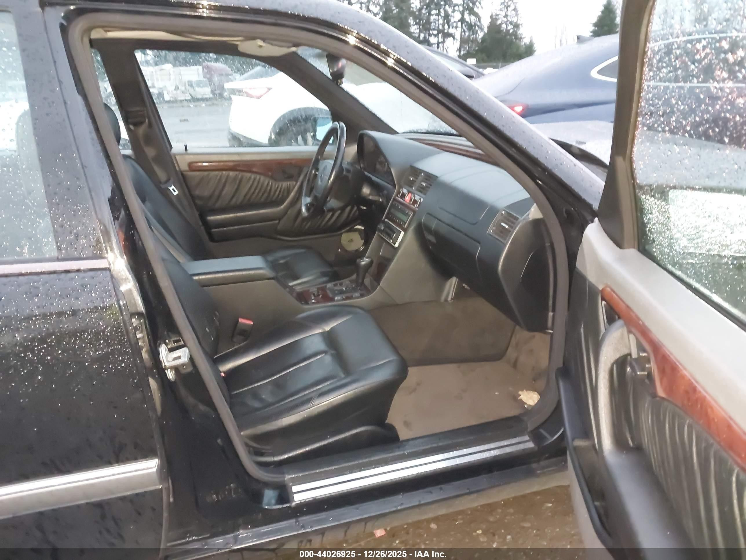 1997 Mercedes-benz C 230   Black vin: WDBHA23E2VF582124