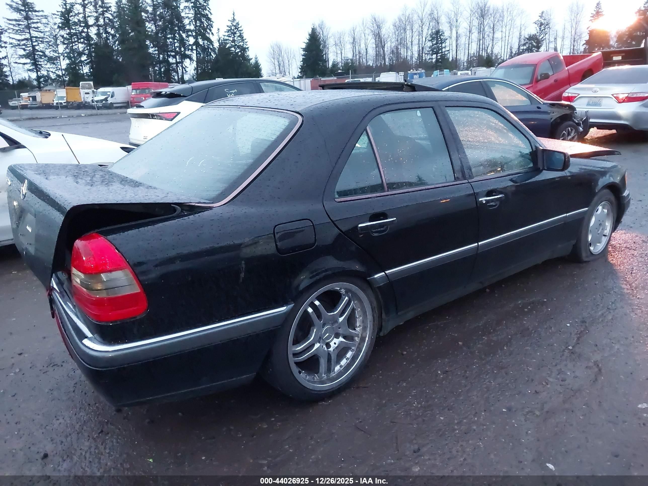 1997 Mercedes-benz C 230   Black vin: WDBHA23E2VF582124