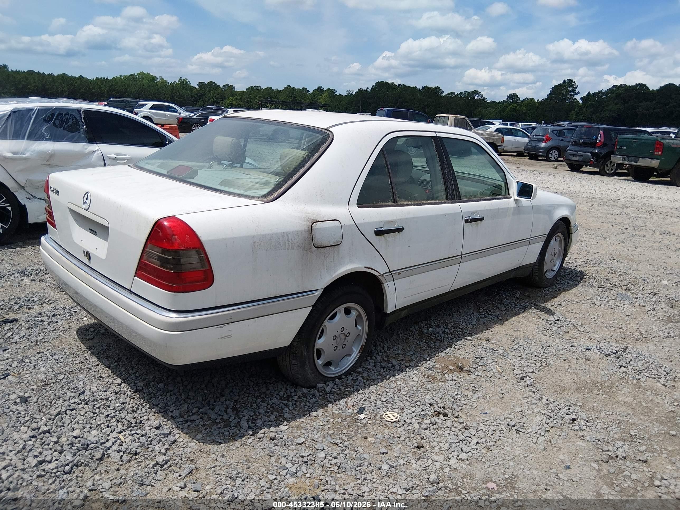 1997 Mercedes-benz C 230   Белый vin: WDBHA23E3VF493310