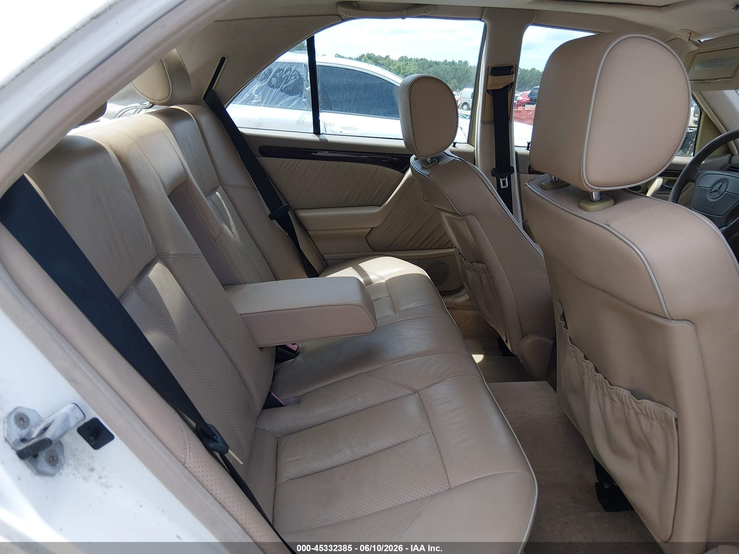 1997 Mercedes-benz C 230   Белый vin: WDBHA23E3VF493310