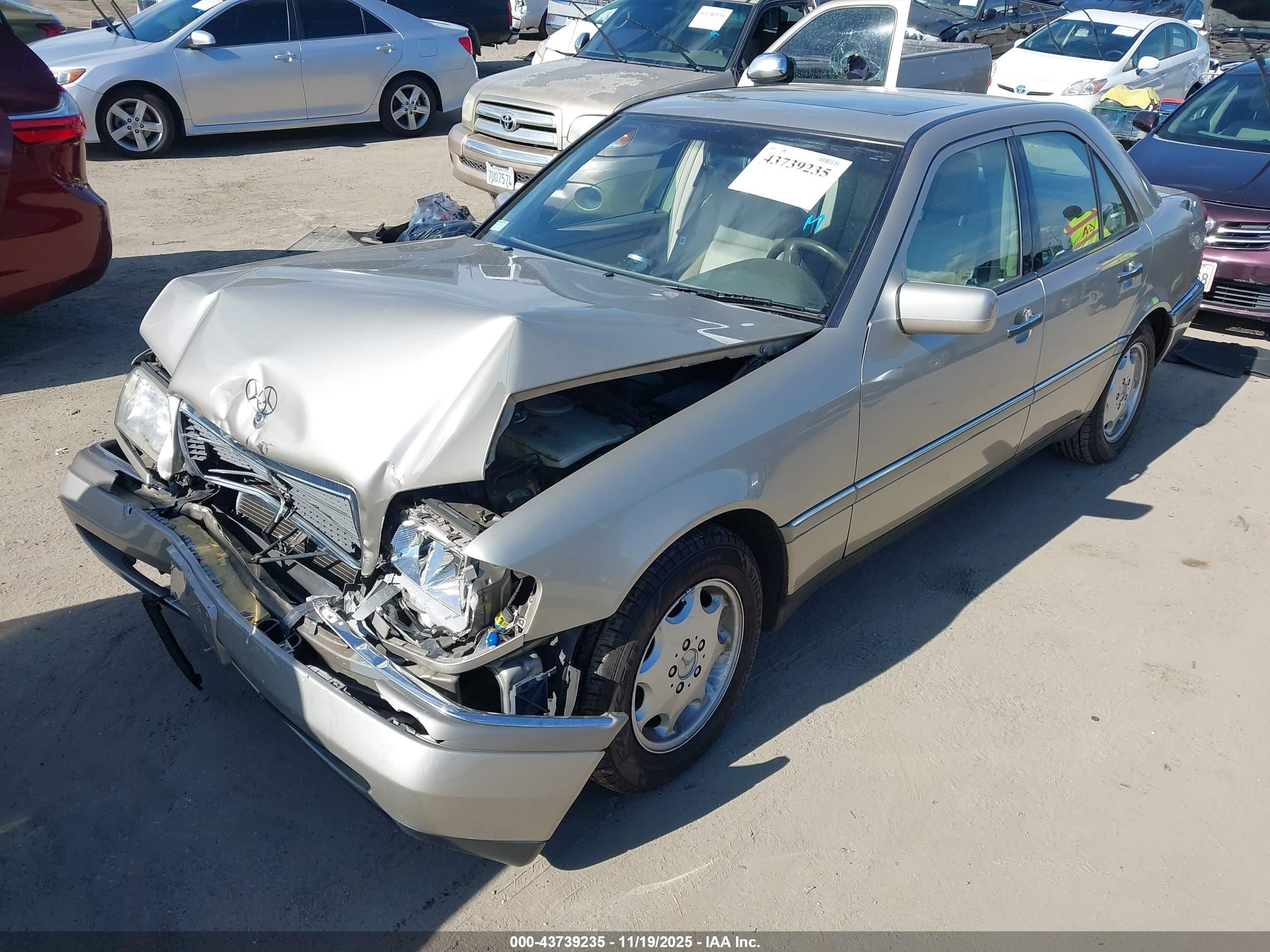 1997 Mercedes-benz C 230   Золотой vin: WDBHA23E3VF524488