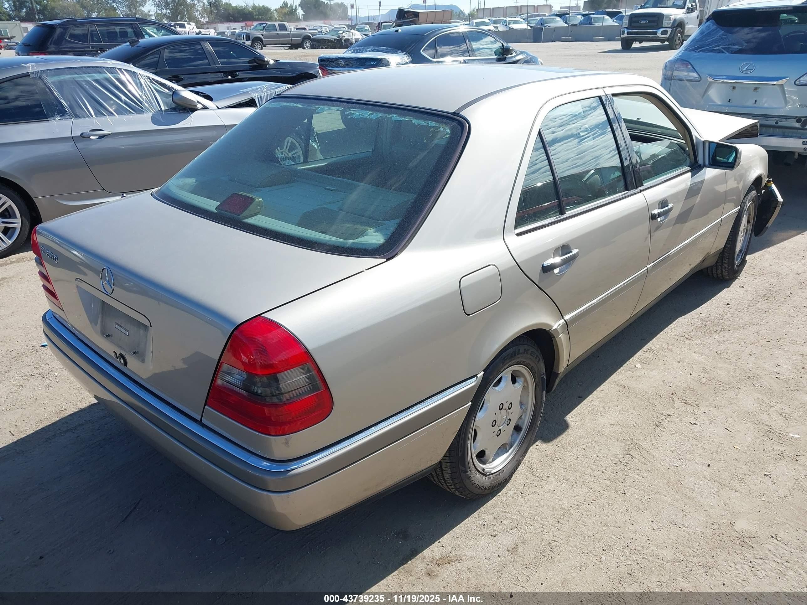 1997 Mercedes-benz C 230   Золотой vin: WDBHA23E3VF524488