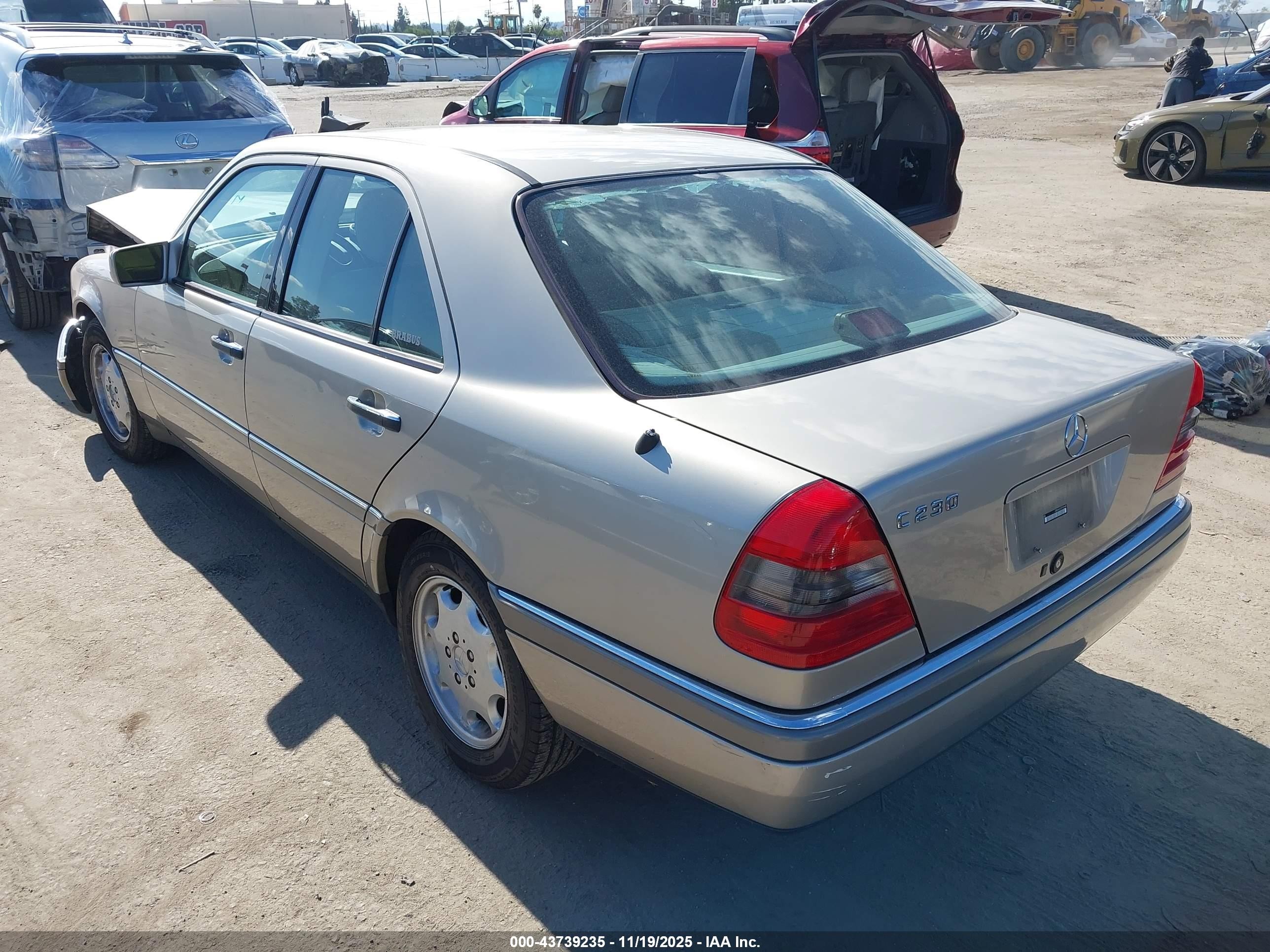 1997 Mercedes-benz C 230   Золотой vin: WDBHA23E3VF524488