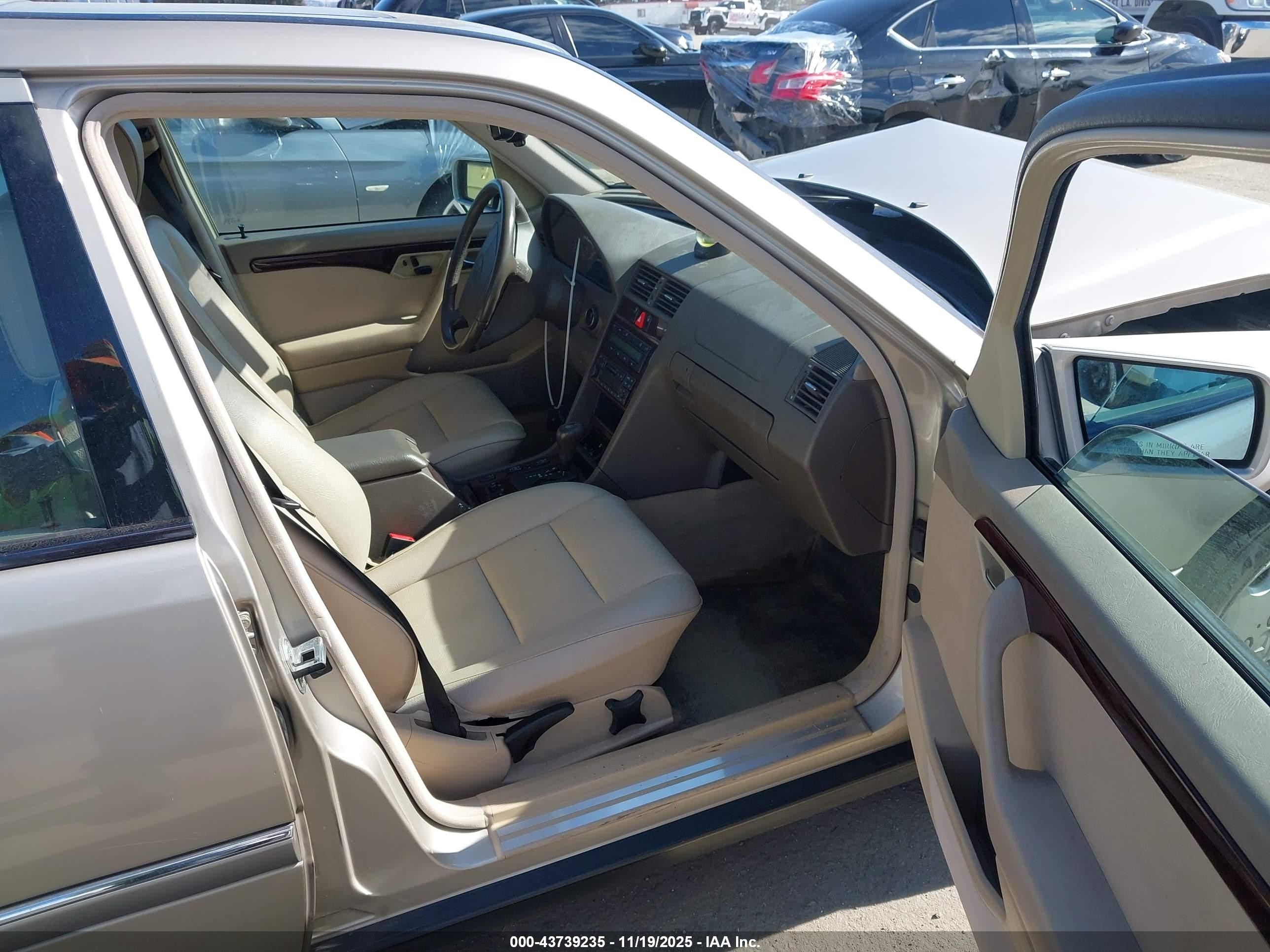 1997 Mercedes-benz C 230   Золотой vin: WDBHA23E3VF524488