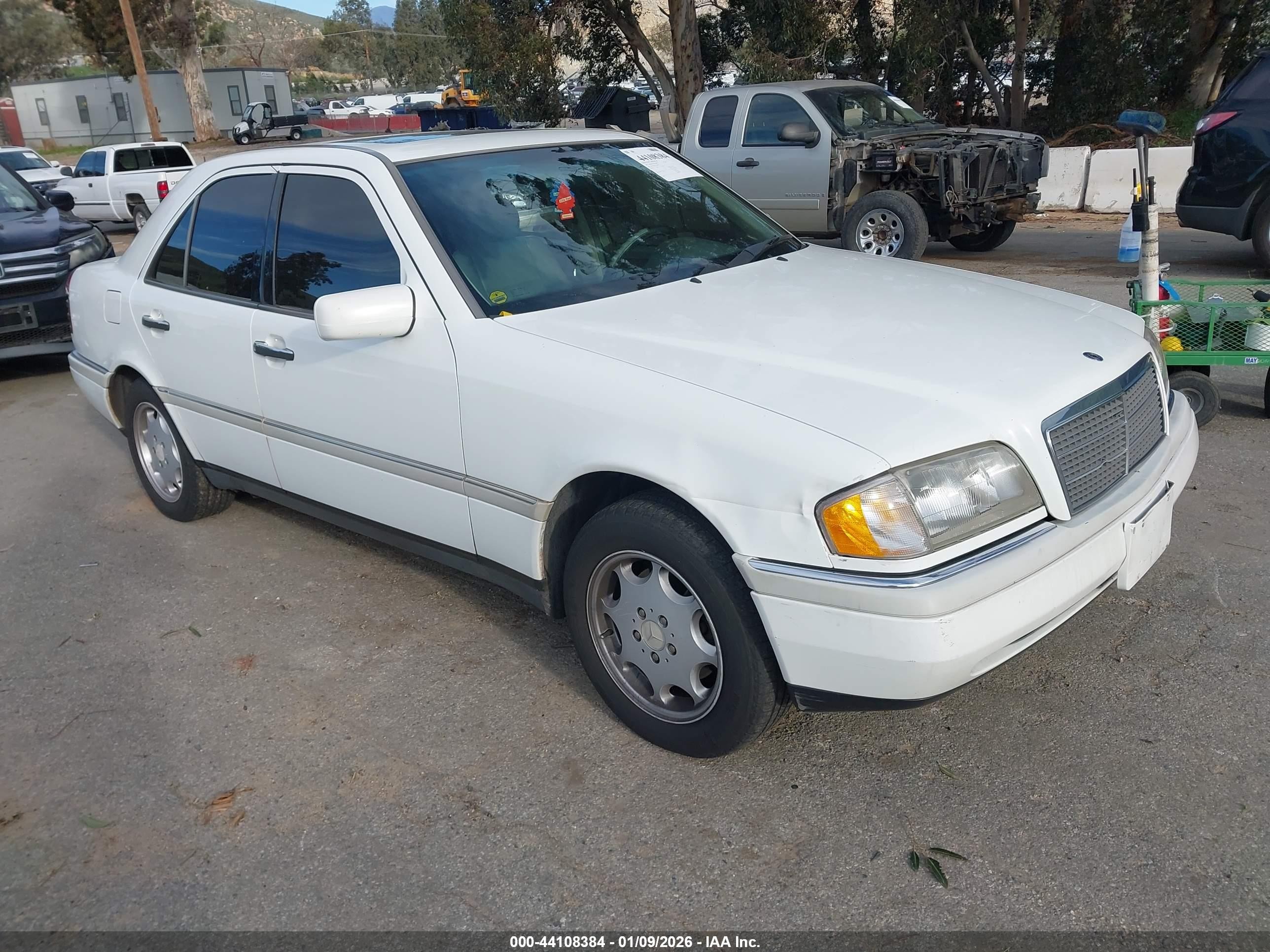 1997 Mercedes-benz C 230   Белый vin: WDBHA23E4VA488372