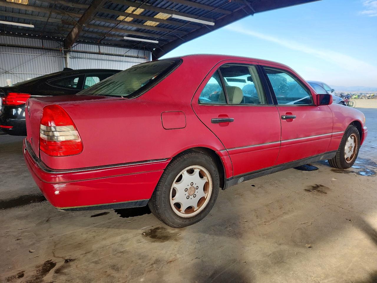 1997 Mercedes-benz C 230 Burgundy vin: WDBHA23E4VF502144