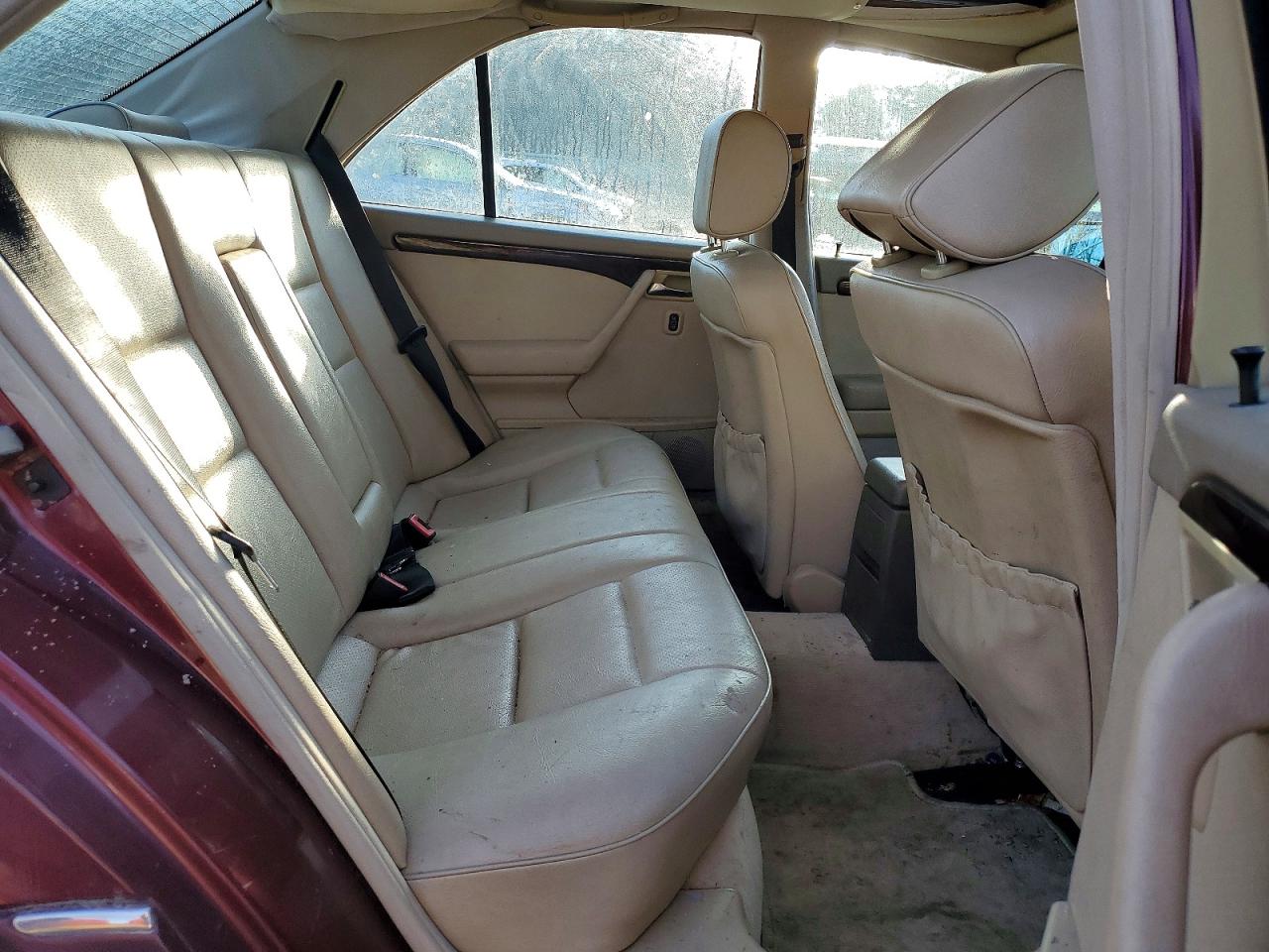 1997 Mercedes Benz C 230 Burgundy vin: WDBHA23E4VF509255
