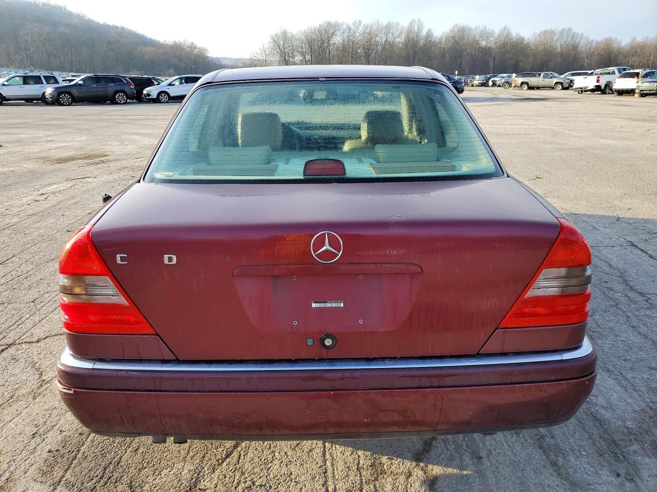 1997 Mercedes Benz C 230 Burgundy vin: WDBHA23E4VF509255