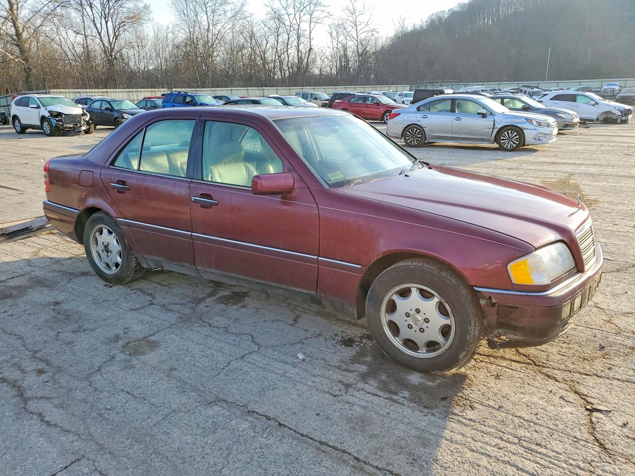 1997 Mercedes Benz C 230 Burgundy vin: WDBHA23E4VF509255