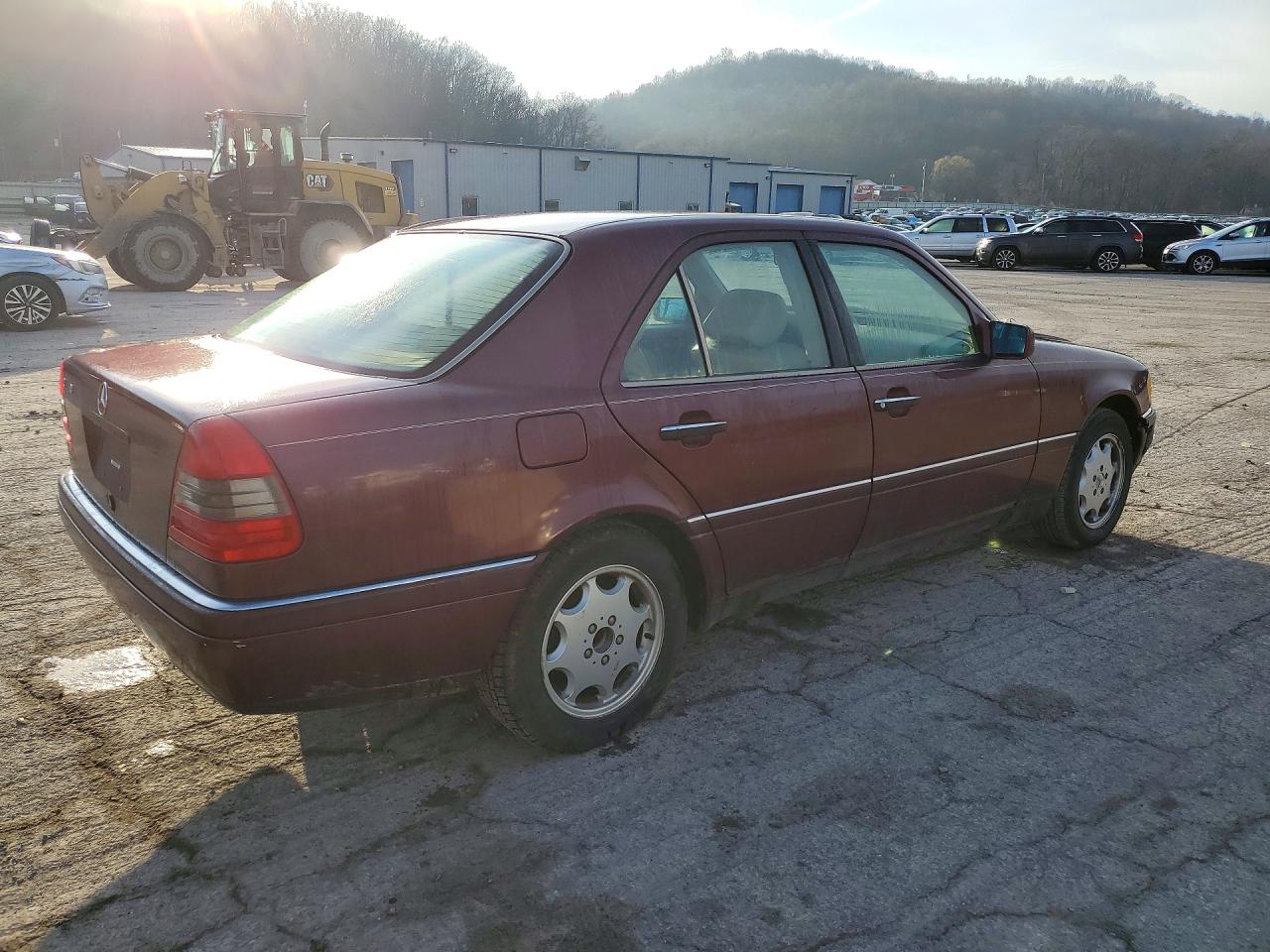 1997 Mercedes Benz C 230 Burgundy vin: WDBHA23E4VF509255