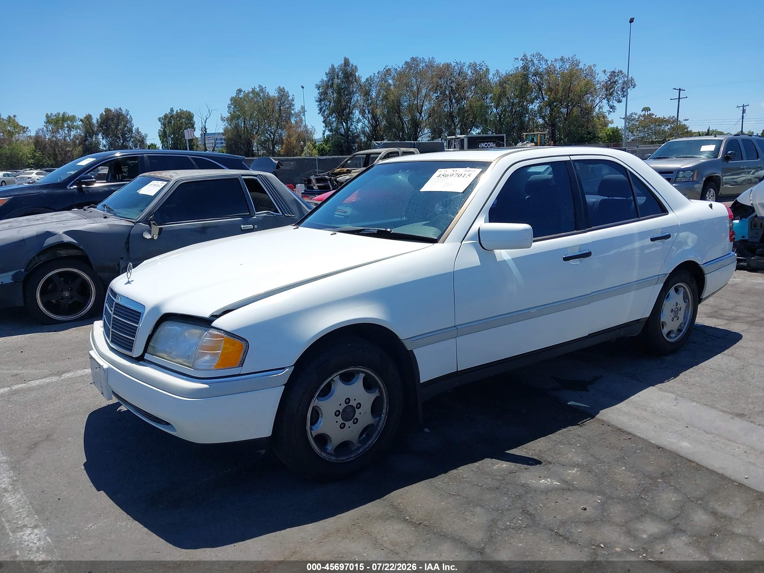 1997 Mercedes-benz C 230   White vin: WDBHA23E4VF545902