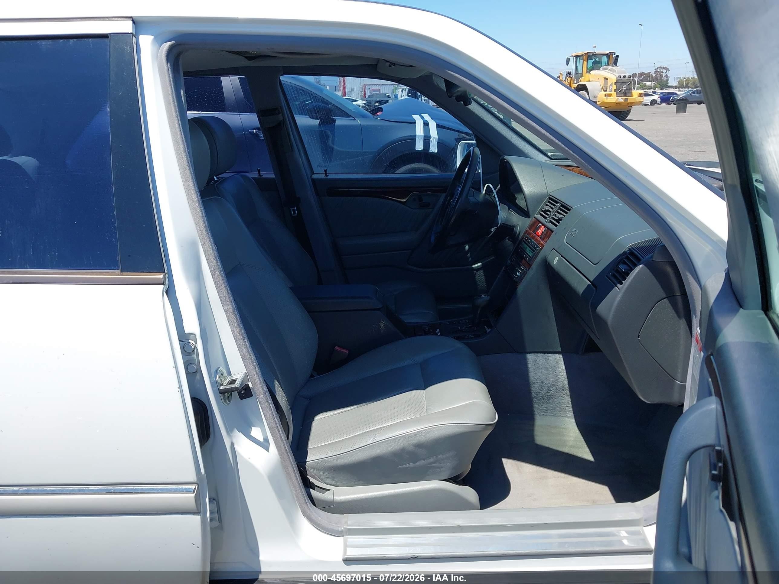 1997 Mercedes-benz C 230   White vin: WDBHA23E4VF545902