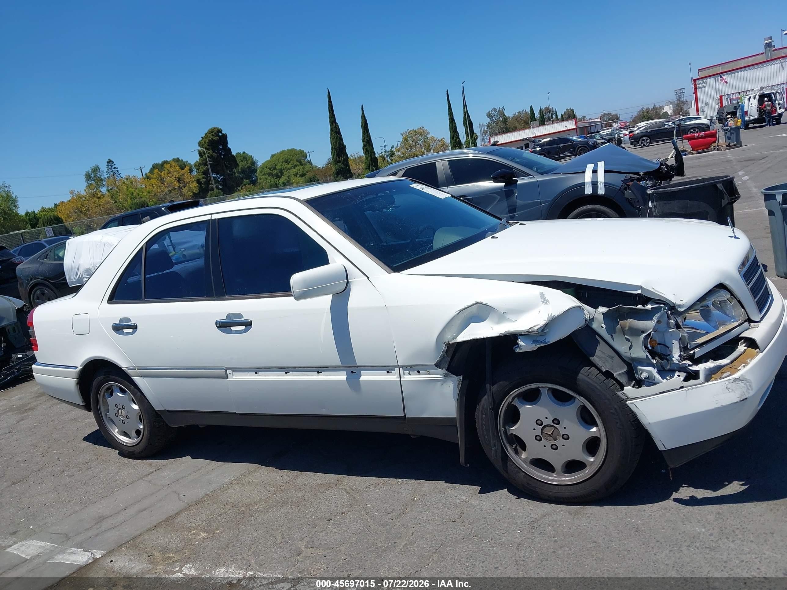 1997 Mercedes-benz C 230   White vin: WDBHA23E4VF545902