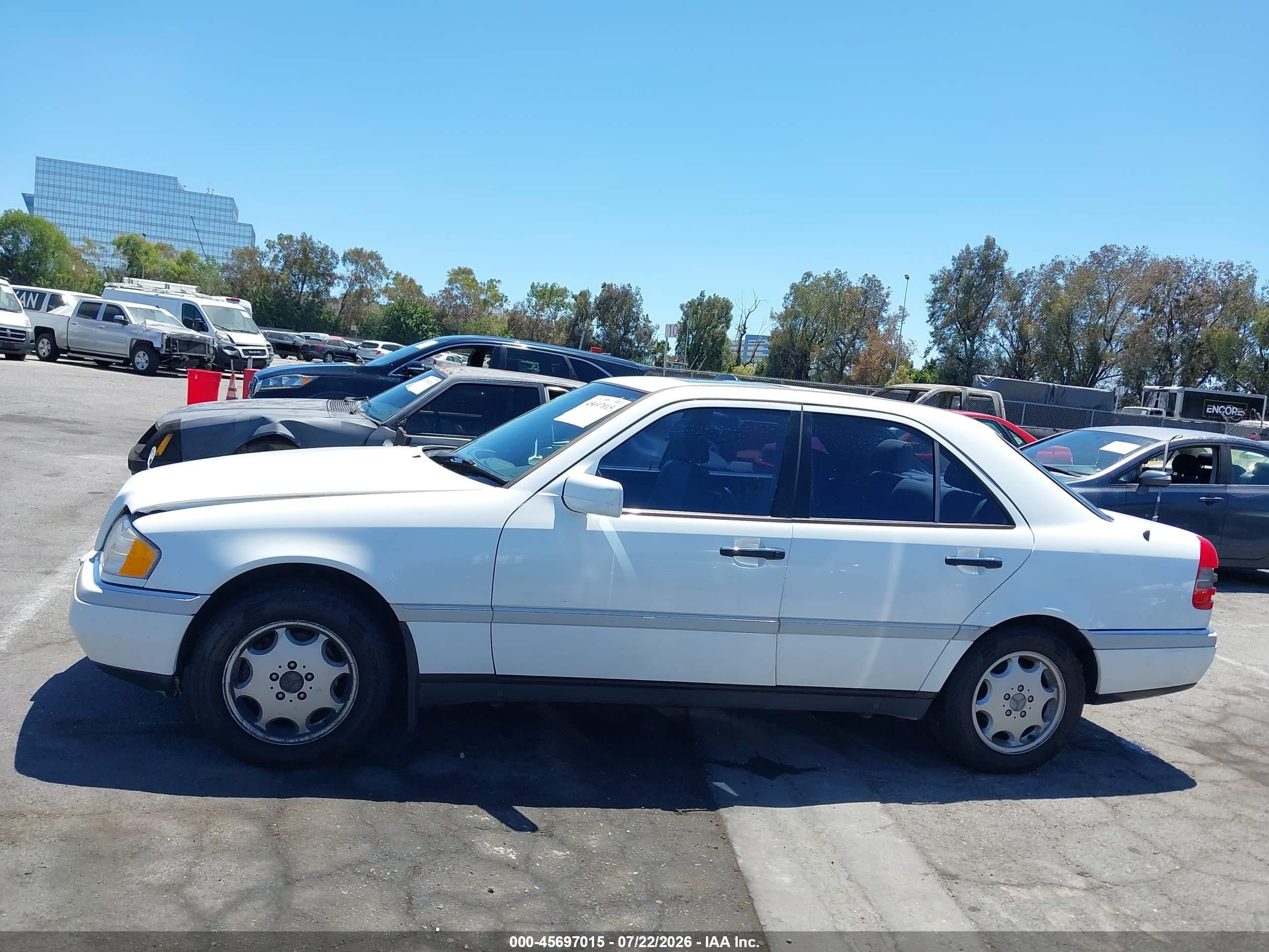 1997 Mercedes-benz C 230   White vin: WDBHA23E4VF545902