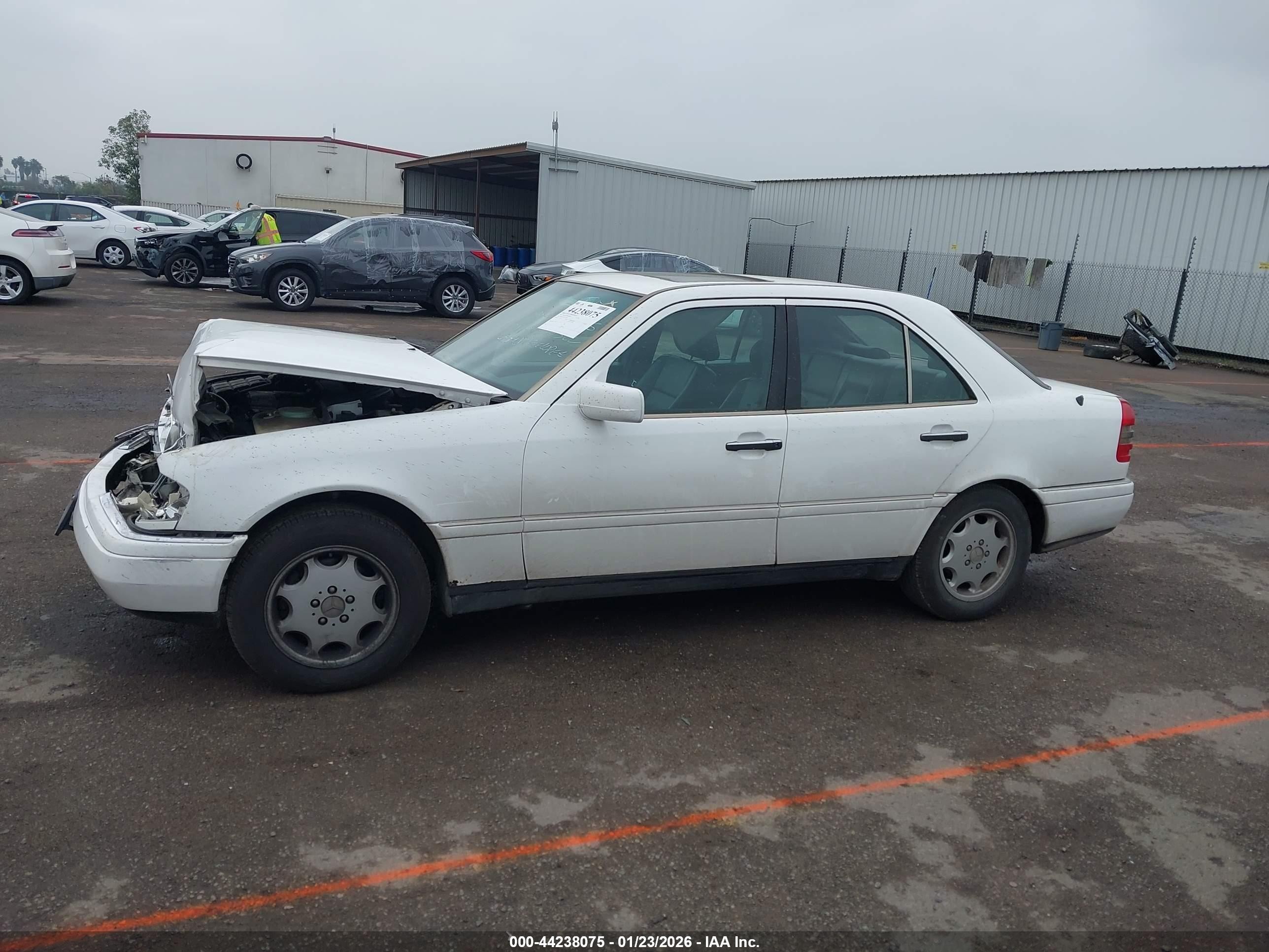 1997 Mercedes-benz C 230   Белый vin: WDBHA23E9VA513461