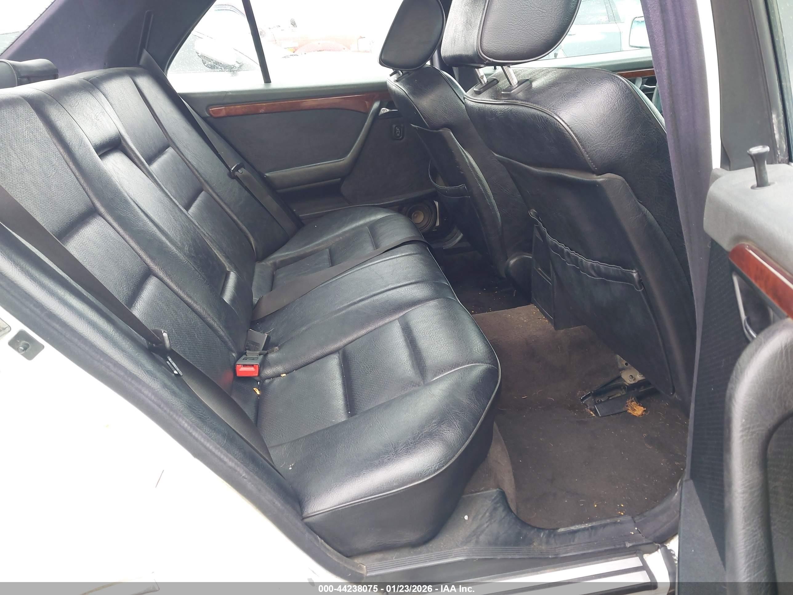 1997 Mercedes-benz C 230   Белый vin: WDBHA23E9VA513461