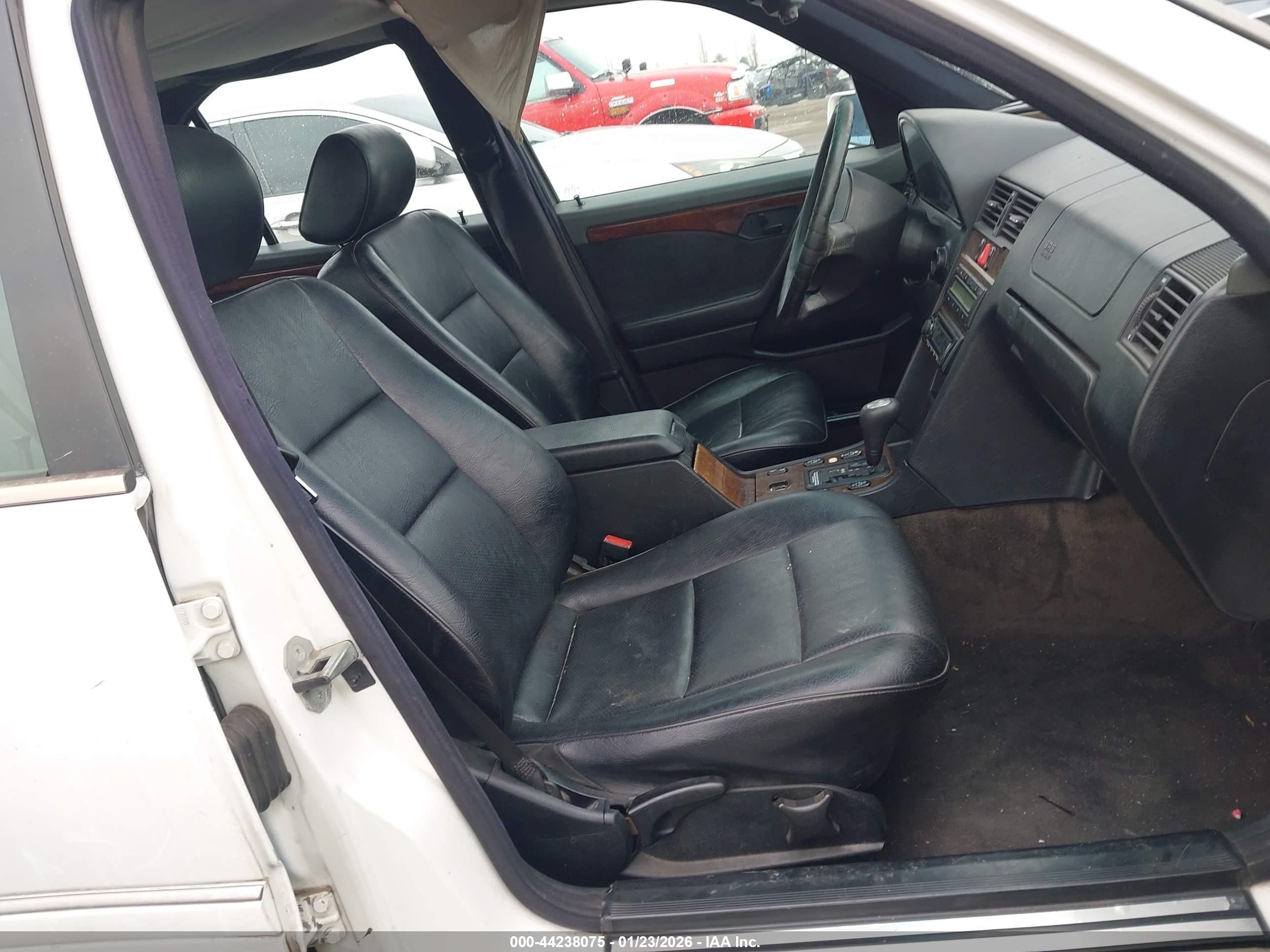 1997 Mercedes-benz C 230   Белый vin: WDBHA23E9VA513461