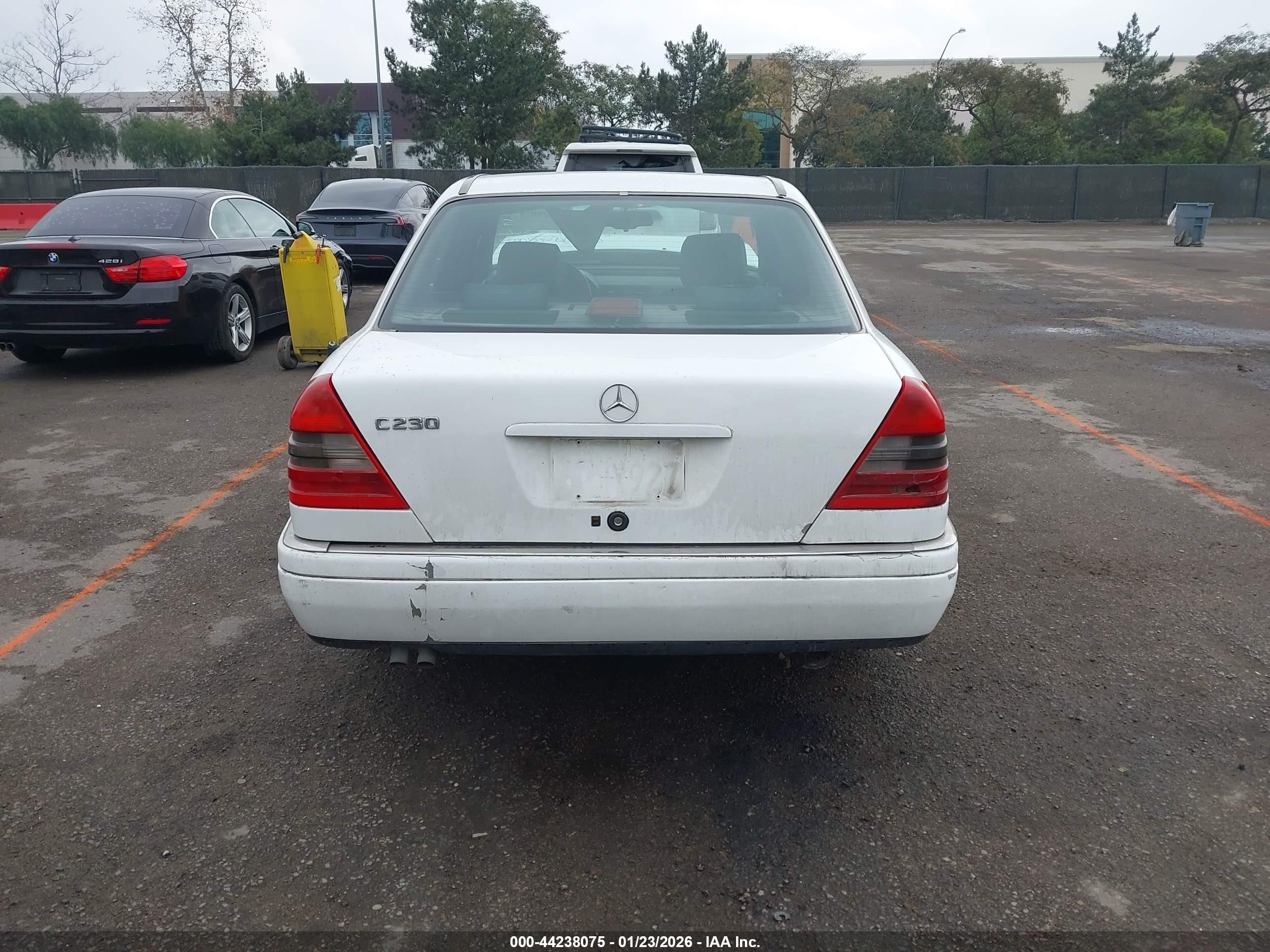 1997 Mercedes-benz C 230   Белый vin: WDBHA23E9VA513461