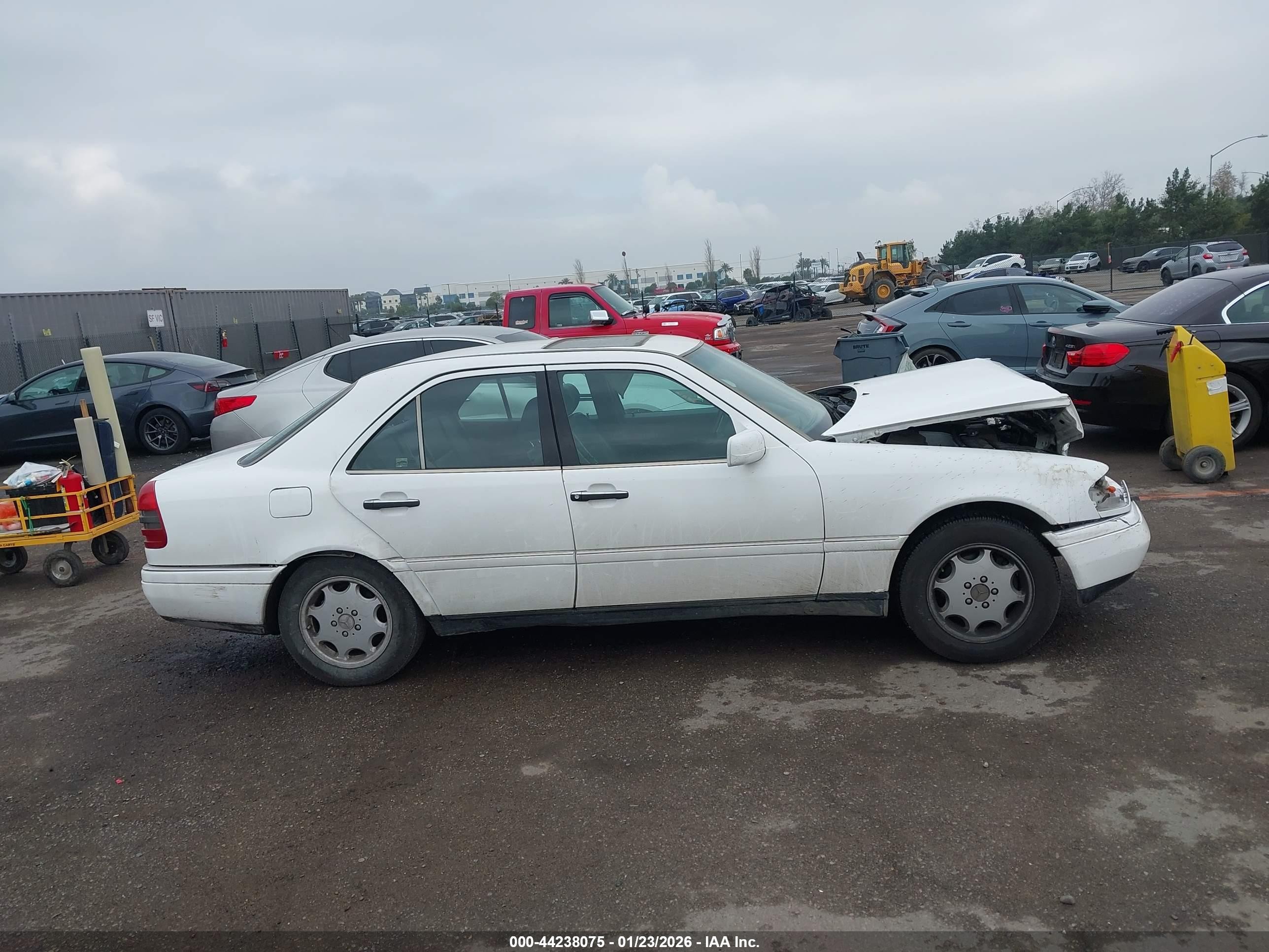 1997 Mercedes-benz C 230   Белый vin: WDBHA23E9VA513461