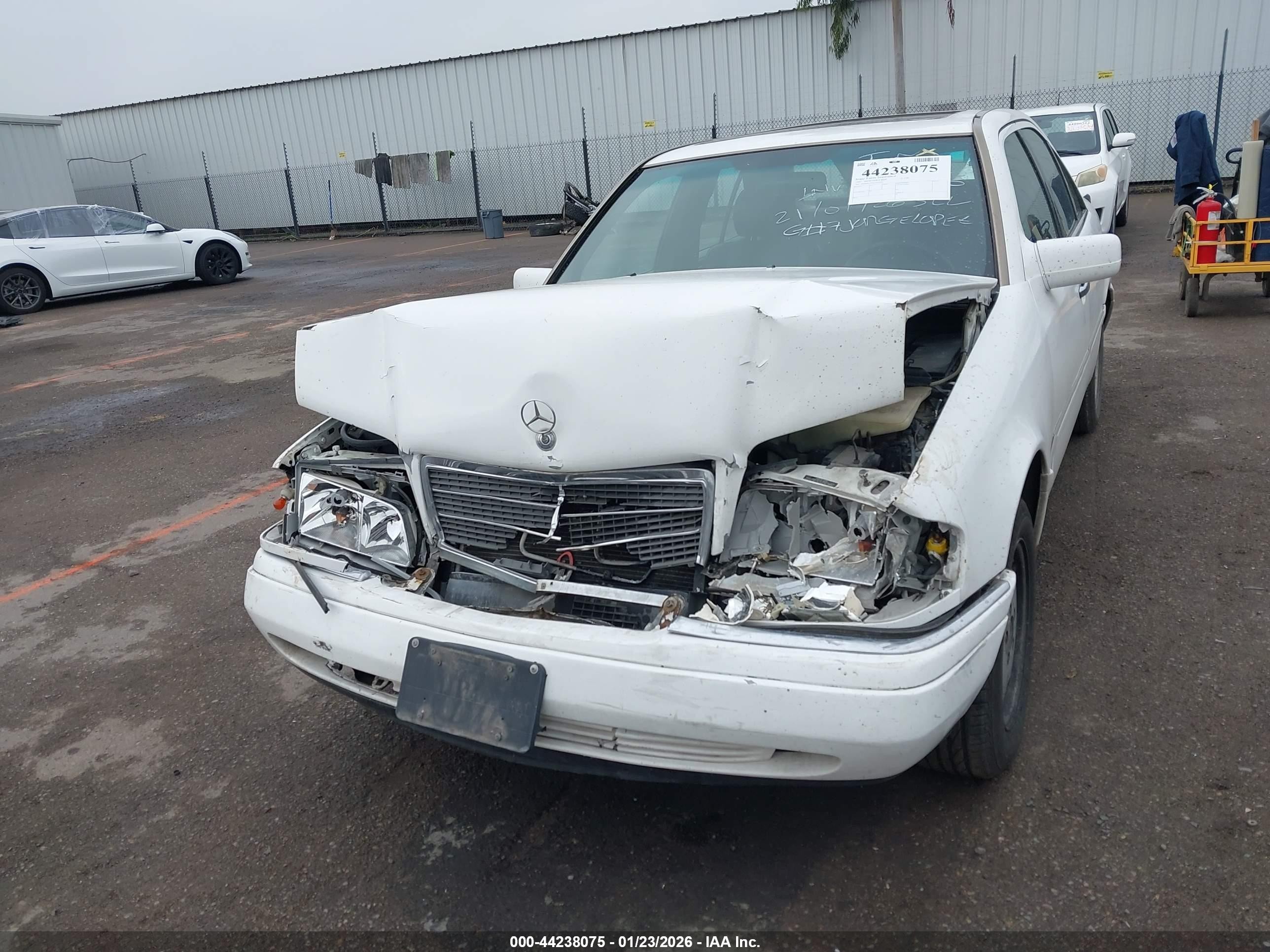 1997 Mercedes-benz C 230   Белый vin: WDBHA23E9VA513461
