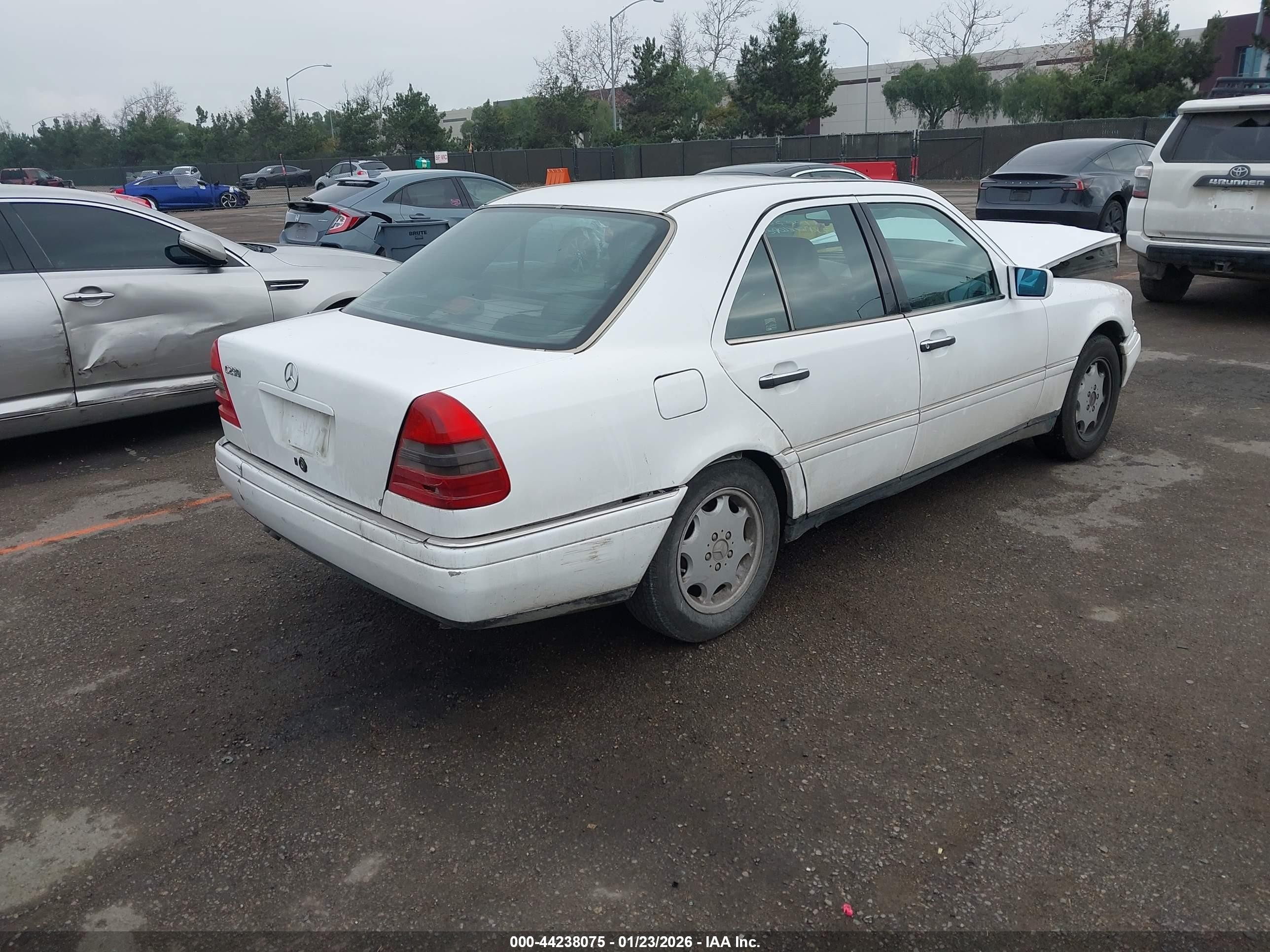 1997 Mercedes-benz C 230   Белый vin: WDBHA23E9VA513461
