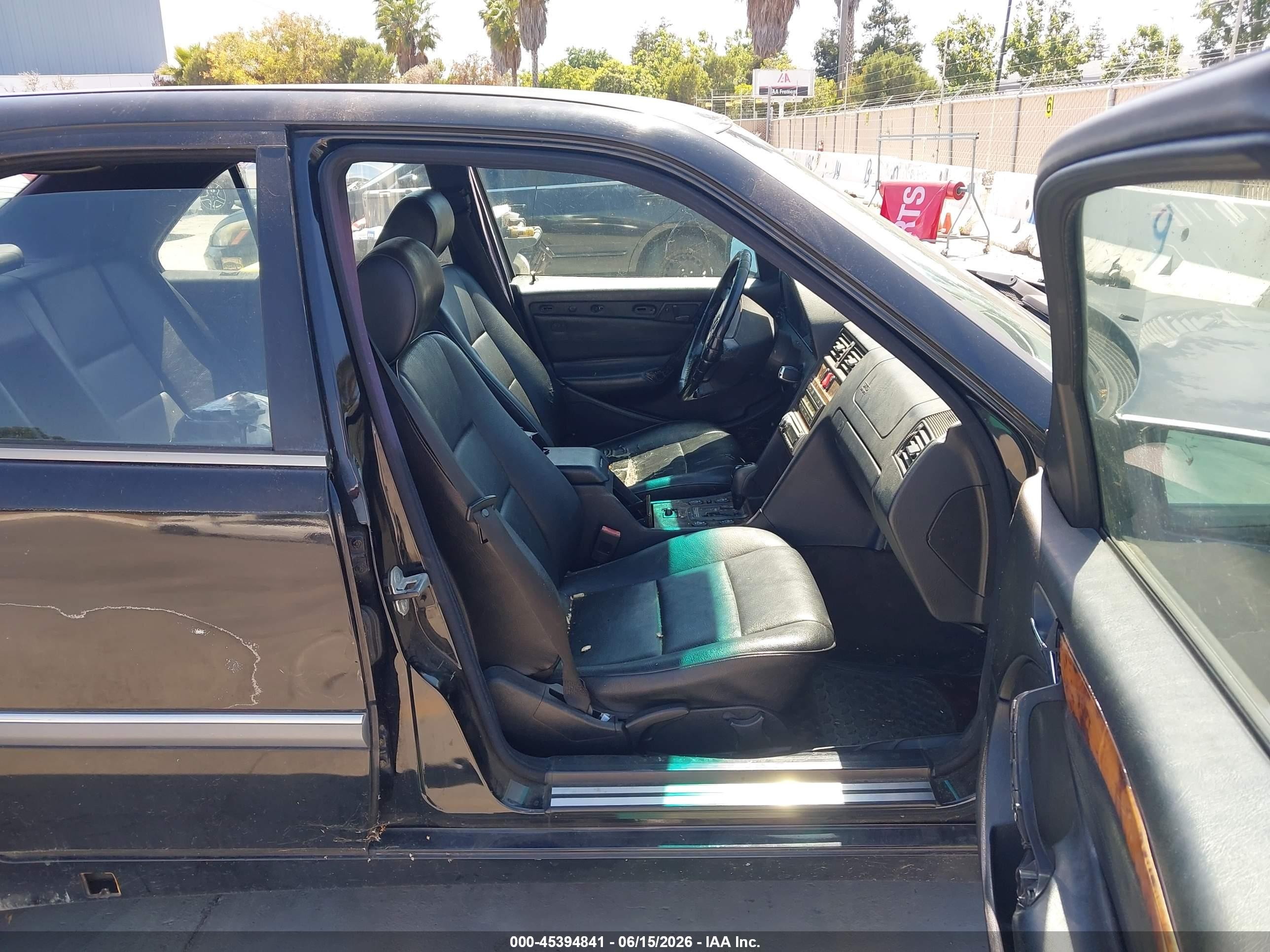 1998 Mercedes-benz C 230   Black vin: WDBHA23G1WA596273