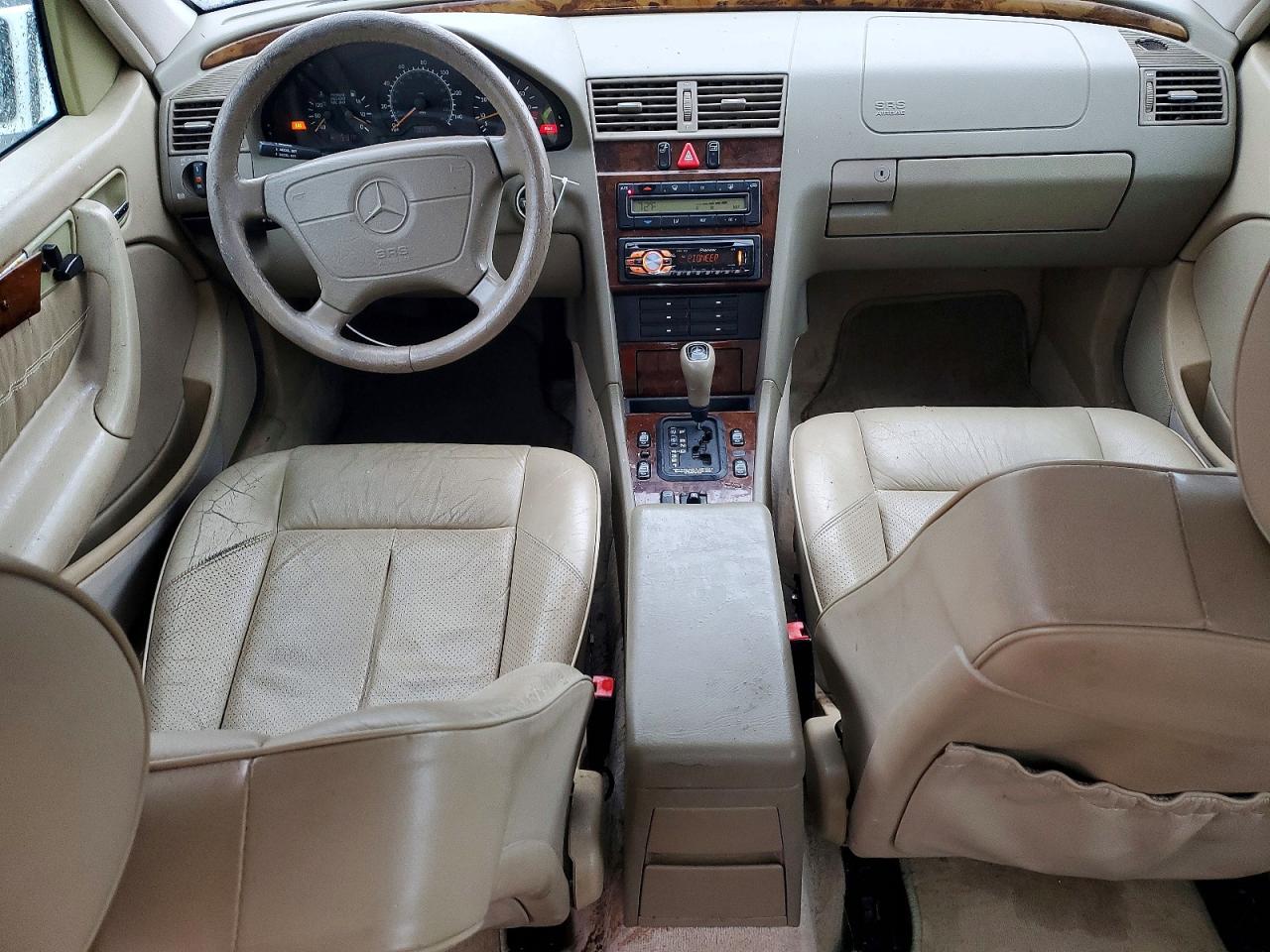 1998 Mercedes-benz C 230 White vin: WDBHA23G3WA577420