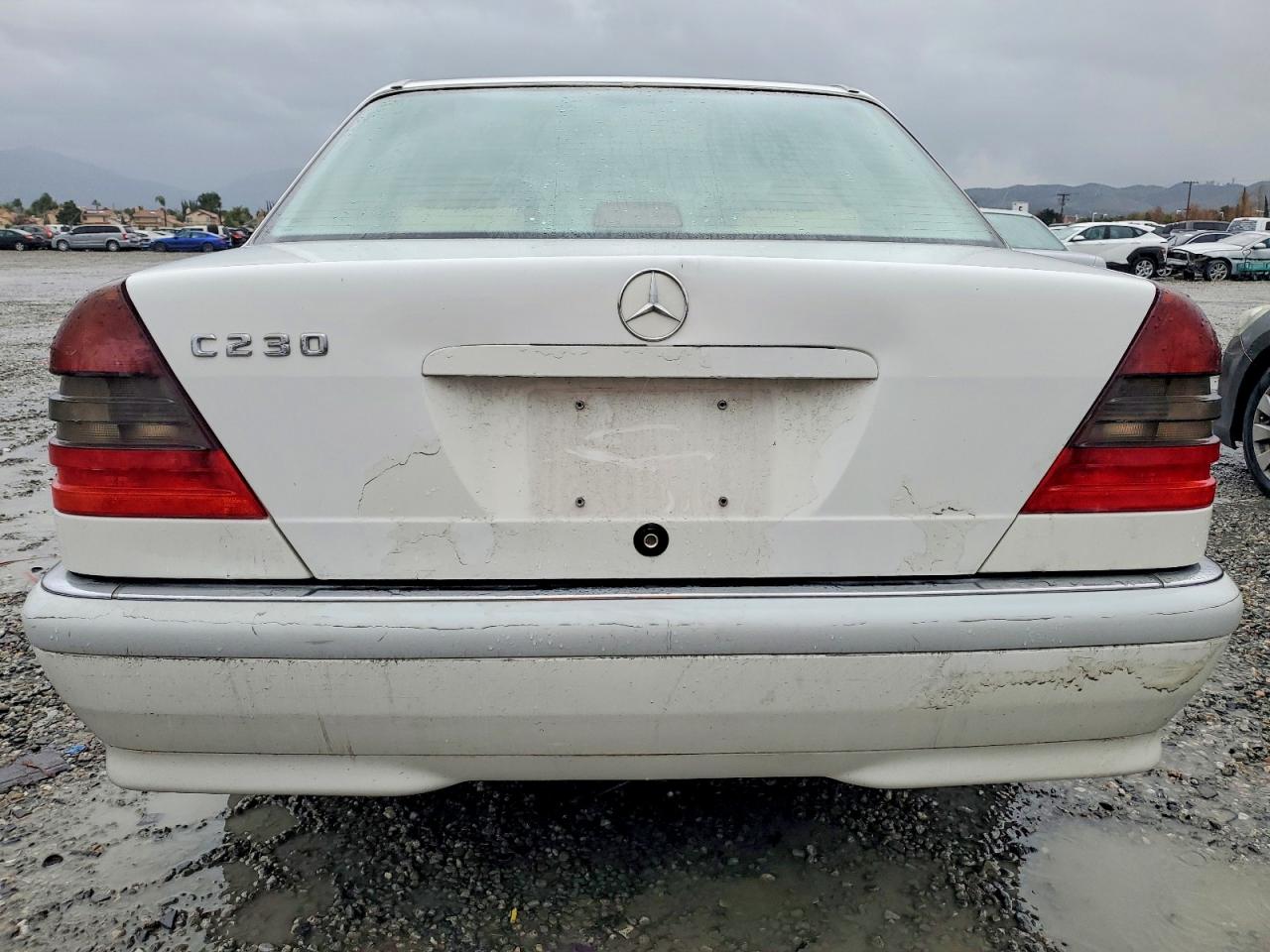 1998 Mercedes-benz C 230 White vin: WDBHA23G3WA577420