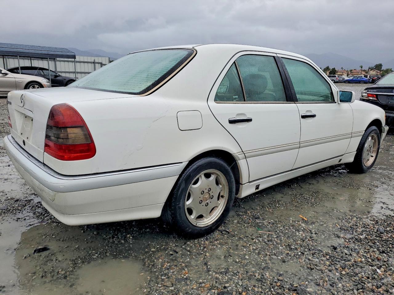 1998 Mercedes-benz C 230 White vin: WDBHA23G3WA577420