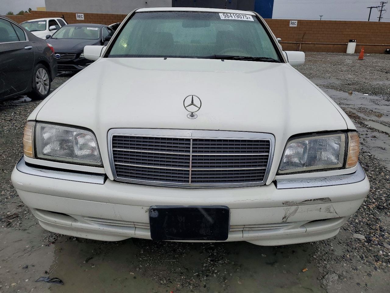 1998 Mercedes-benz C 230 White vin: WDBHA23G3WA577420