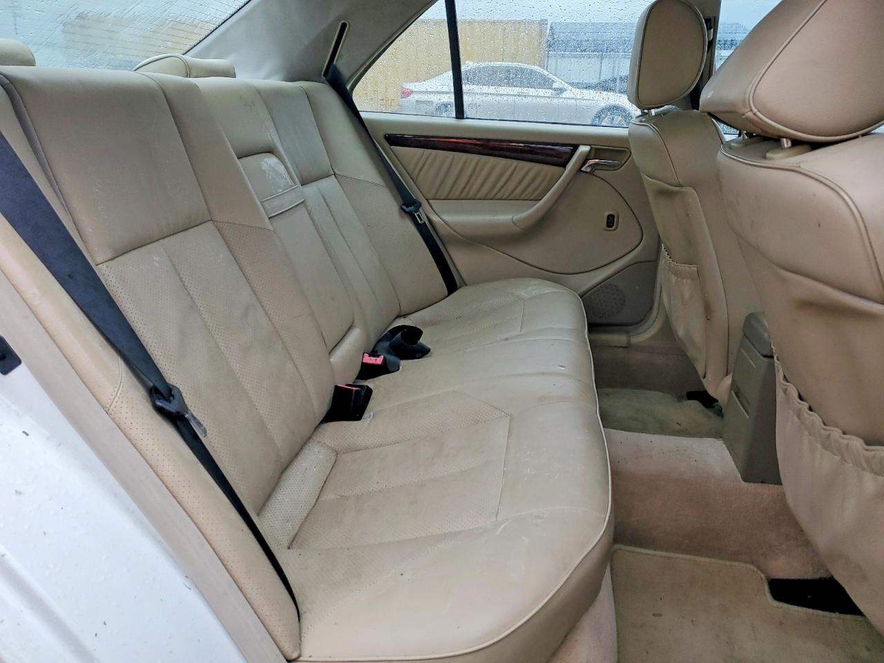 1998 Mercedes-benz C 230 White vin: WDBHA23G3WA577420