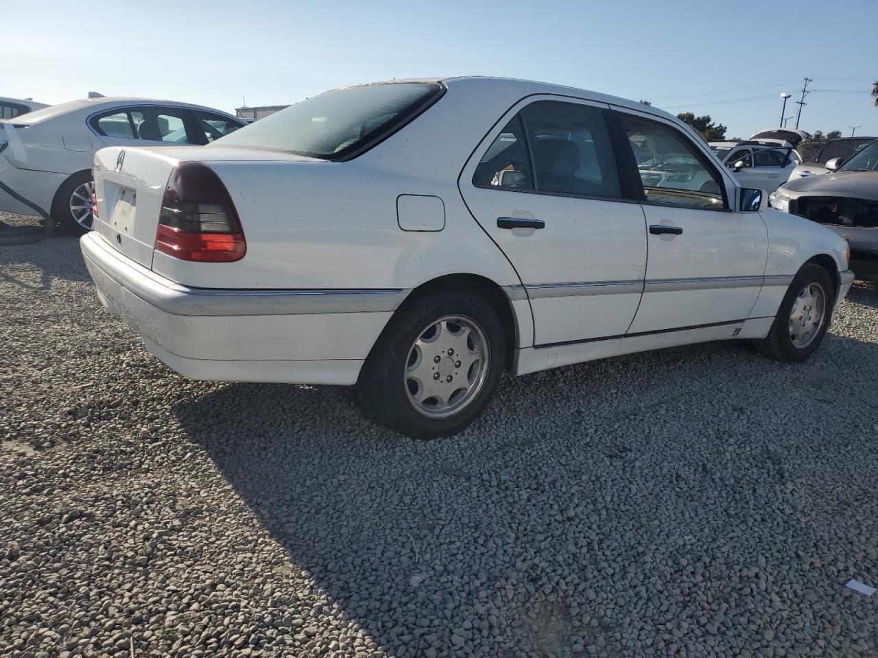 1998 Mercedes-benz C 230 White vin: WDBHA23GXWA583375