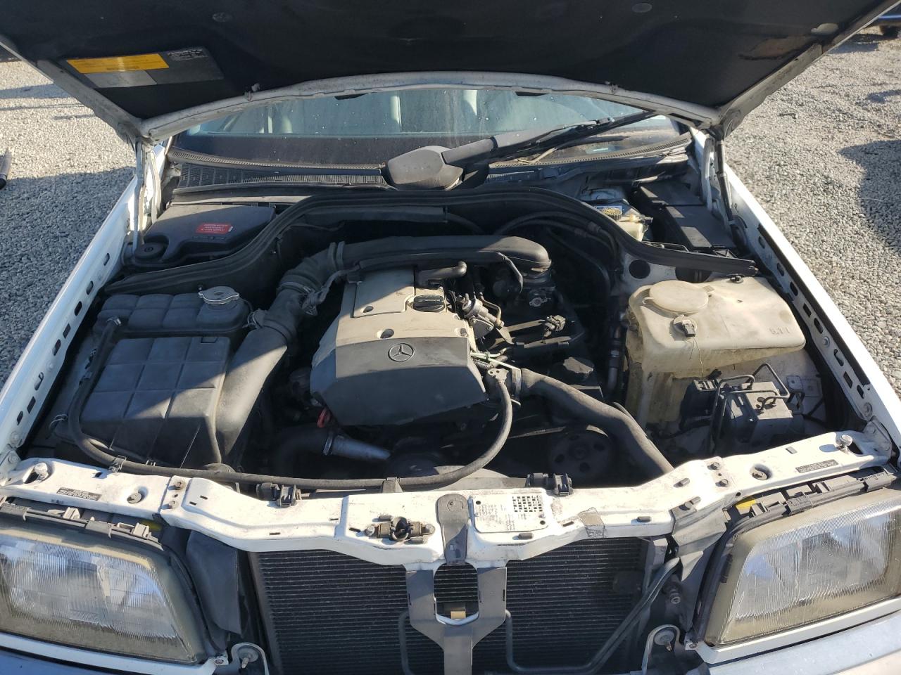 1998 Mercedes-benz C 230 White vin: WDBHA23GXWA583375