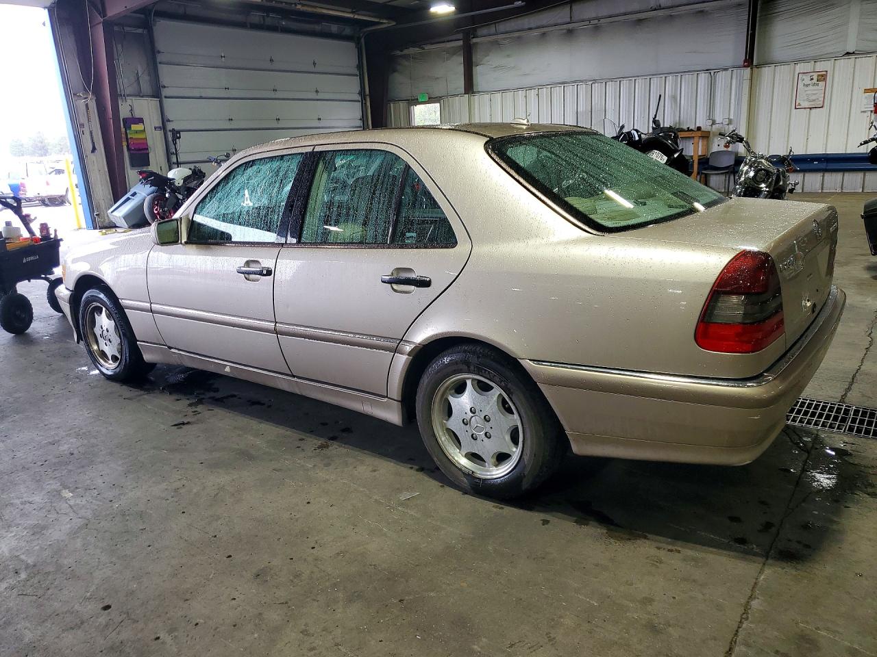 2000 Mercedes-benz C Золотой vin: WDBHA24G0YA834468