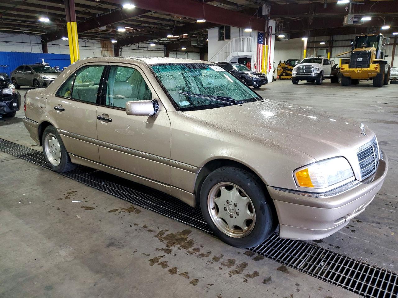 2000 Mercedes-benz C Золотой vin: WDBHA24G0YA834468