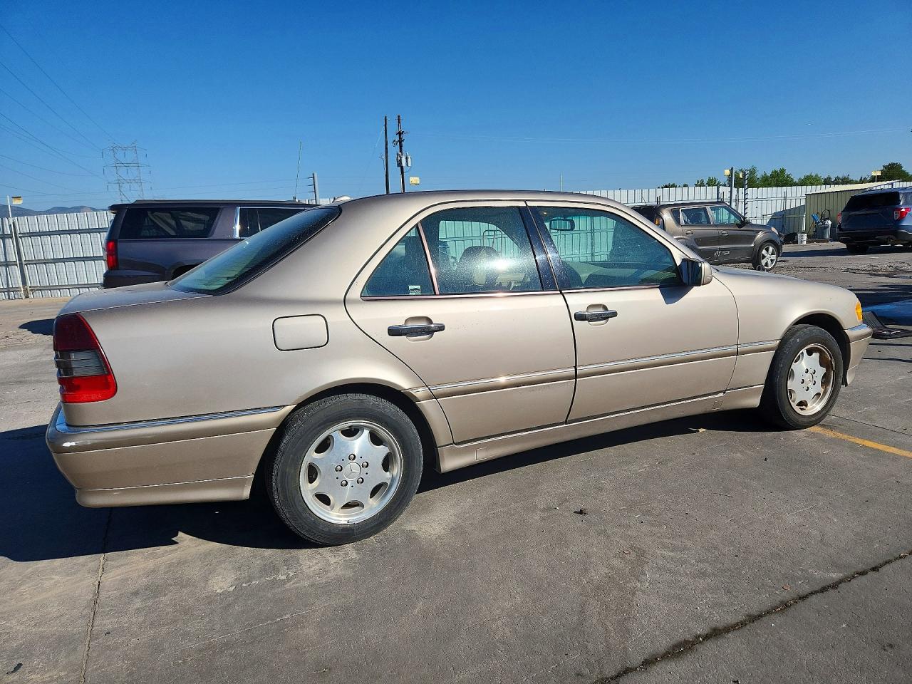 2000 Mercedes-benz C 230 Золотой vin: WDBHA24G0YA834468
