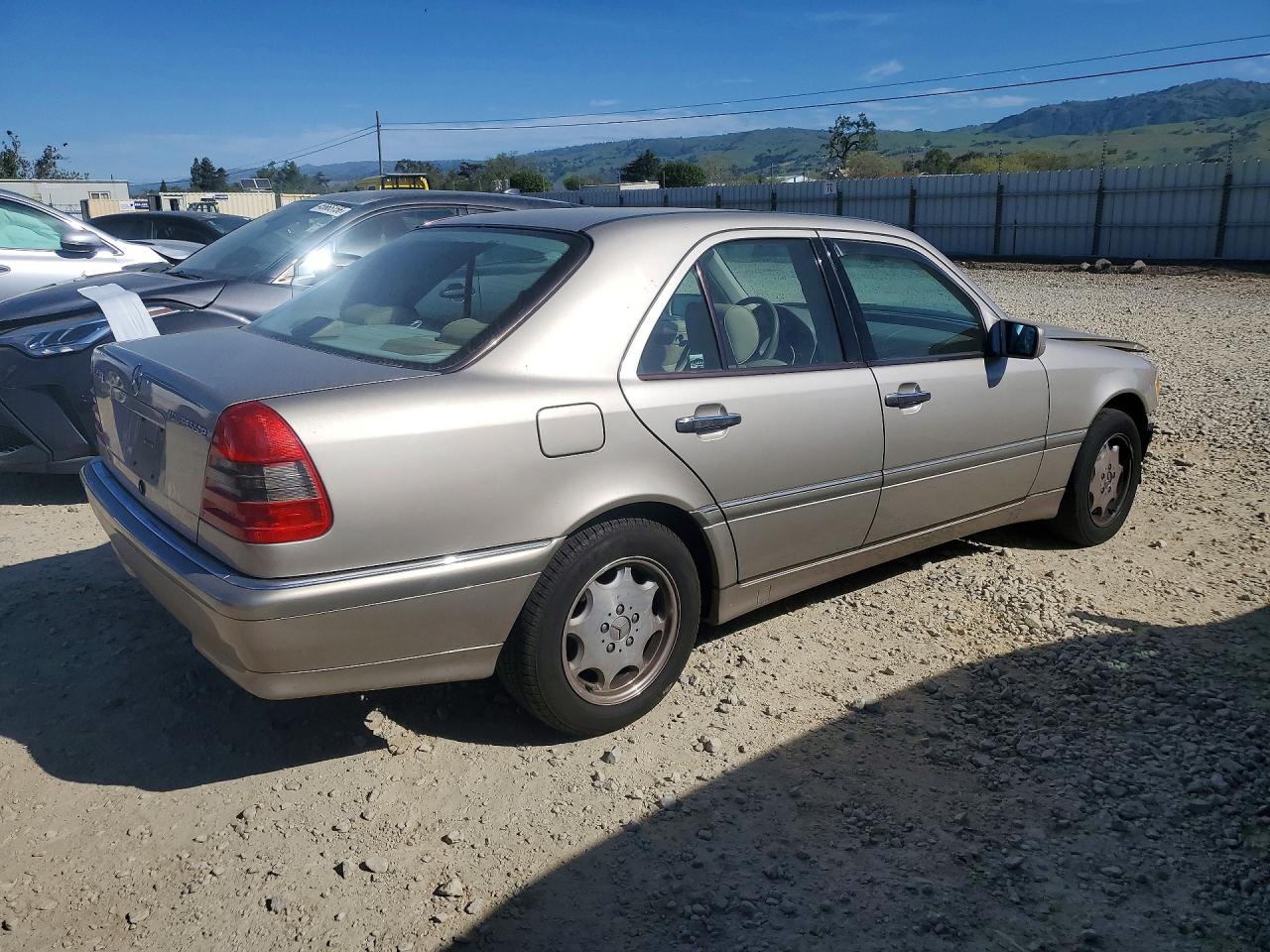 1999 Mercedes-benz C 230 Желто-коричневый vin: WDBHA24G1XA683073