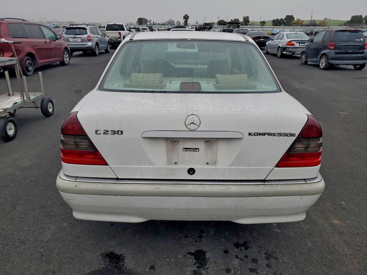1999 Mercedes Benz C Class C300 4d Spor White vin: WDBHA24G1XA717366