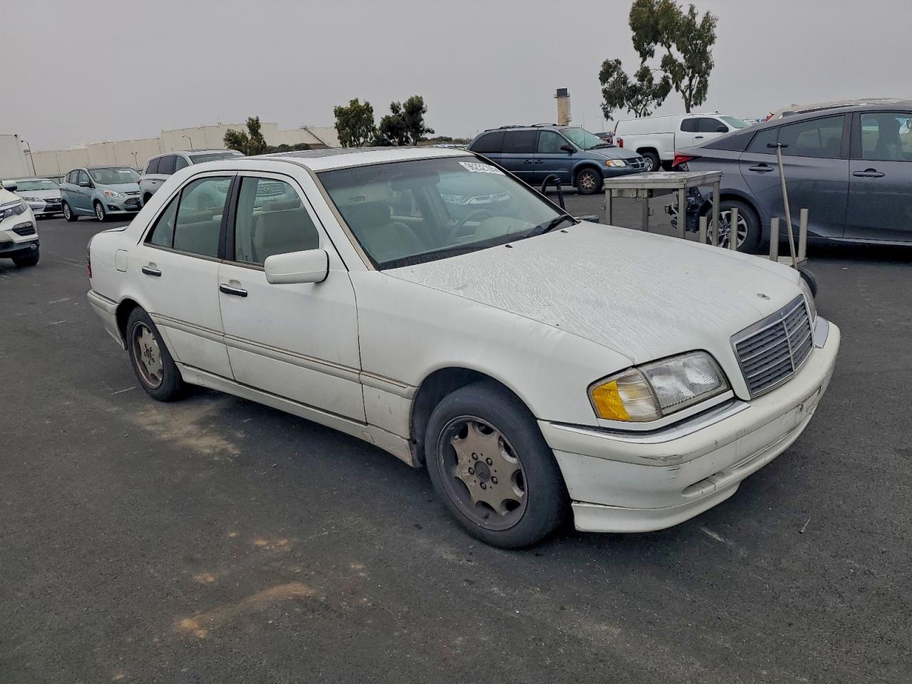 1999 Mercedes Benz C Class C300 4d Spor White vin: WDBHA24G1XA717366