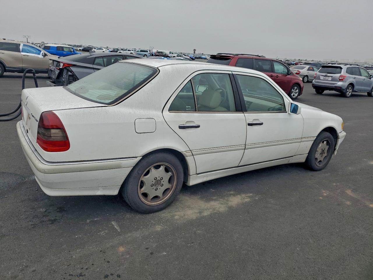 1999 Mercedes Benz C Class C300 4d Spor White vin: WDBHA24G1XA717366