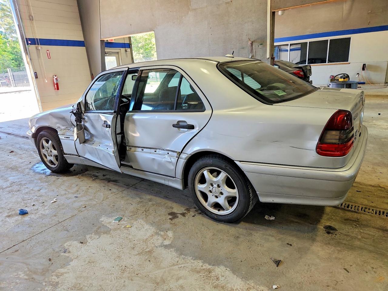 2000 Mercedes-benz C 230 Silver vin: WDBHA24G1YA858021