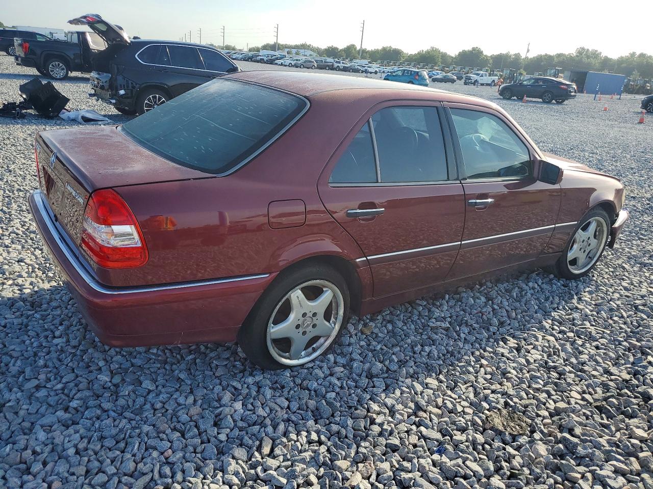 1999 Mercedes-benz C 230 Burgundy vin: WDBHA24G3XA717613
