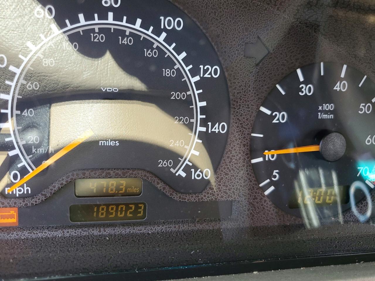 1999 Mercedes-benz C 230 Burgundy vin: WDBHA24G3XA717613