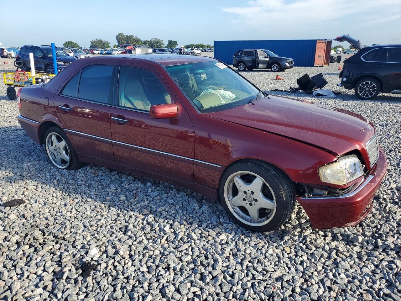 1999 Mercedes-benz C 230 Burgundy vin: WDBHA24G3XA717613