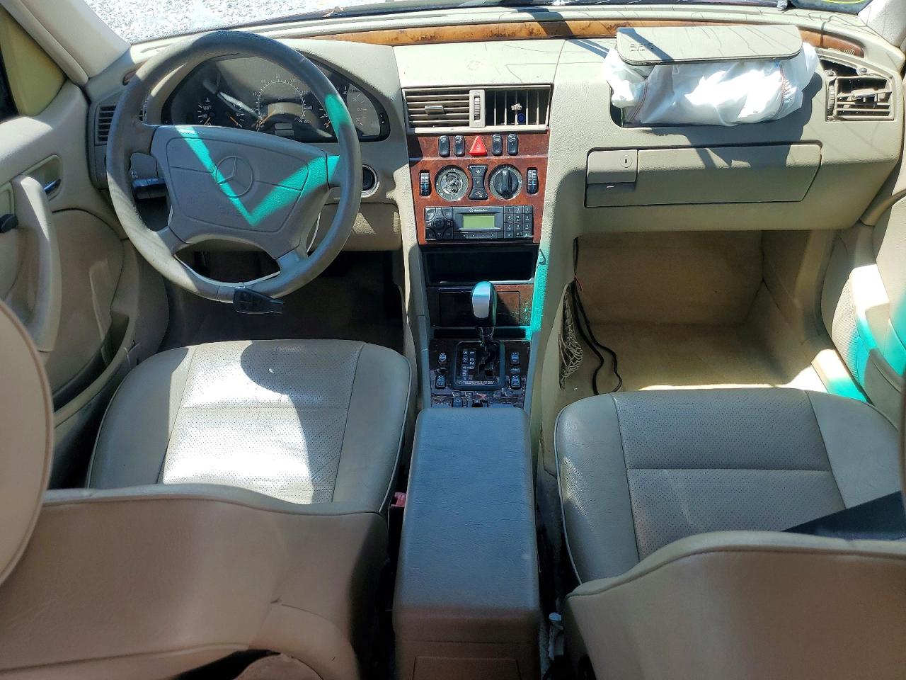 1999 Mercedes-benz C 230 Burgundy vin: WDBHA24G3XA717613
