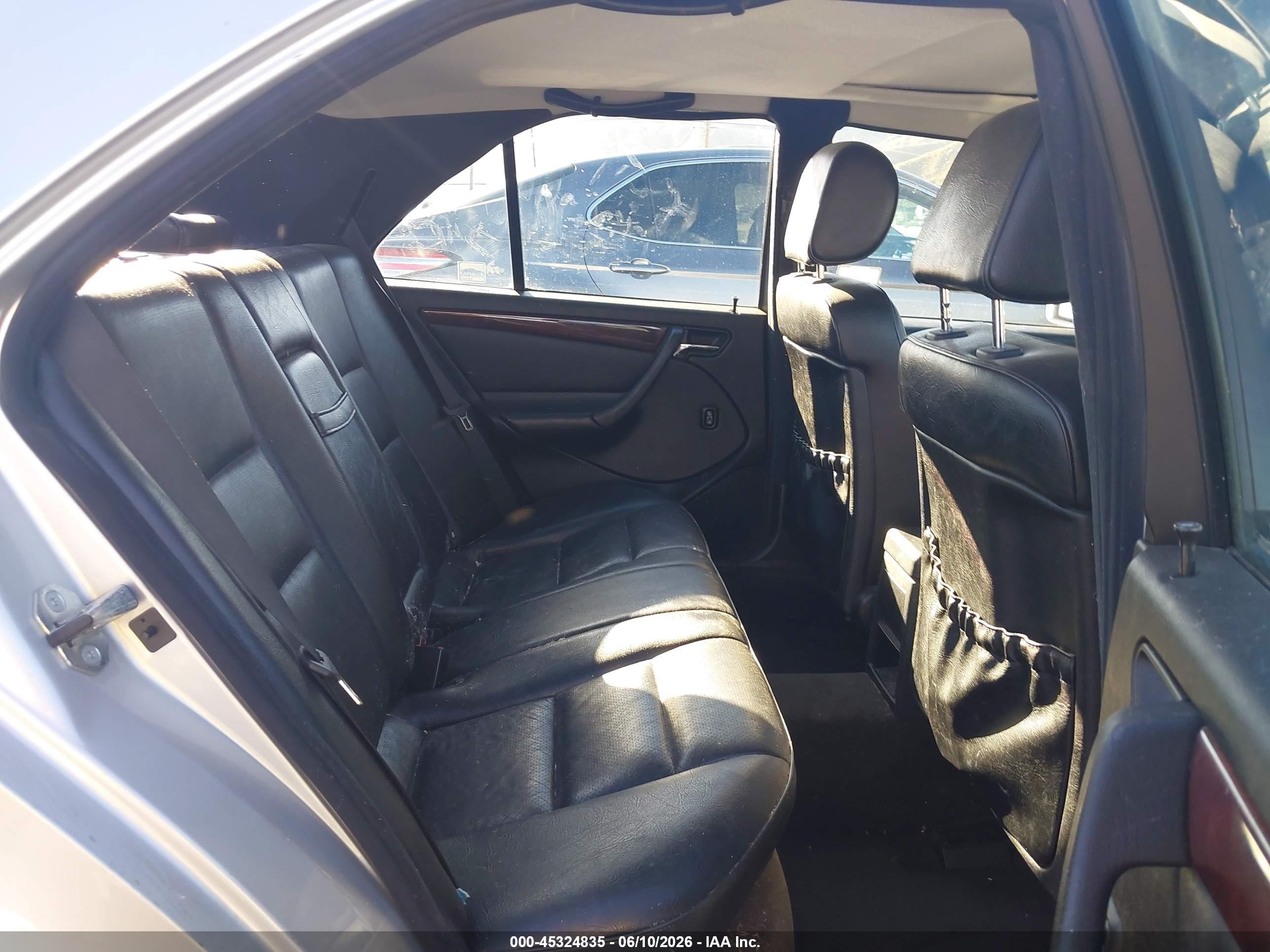 2000 Mercedes-benz C 230 Kompressor Silver vin: WDBHA24G3YA831435