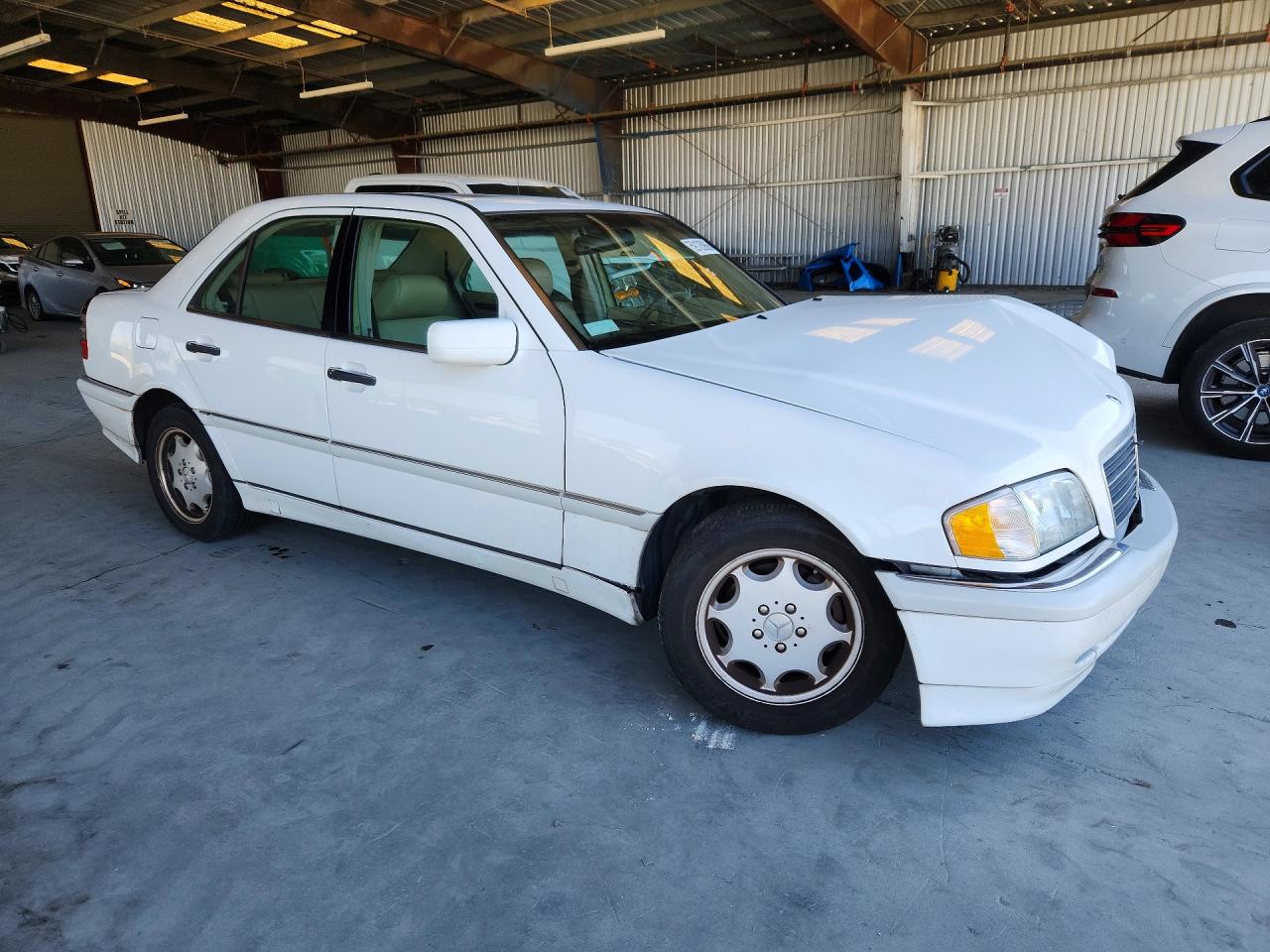 2000 Mercedes-benz C 230 White vin: WDBHA24G4YA821335