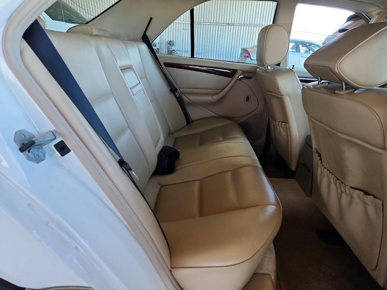 2000 Mercedes-benz C 230 White vin: WDBHA24G4YA821335