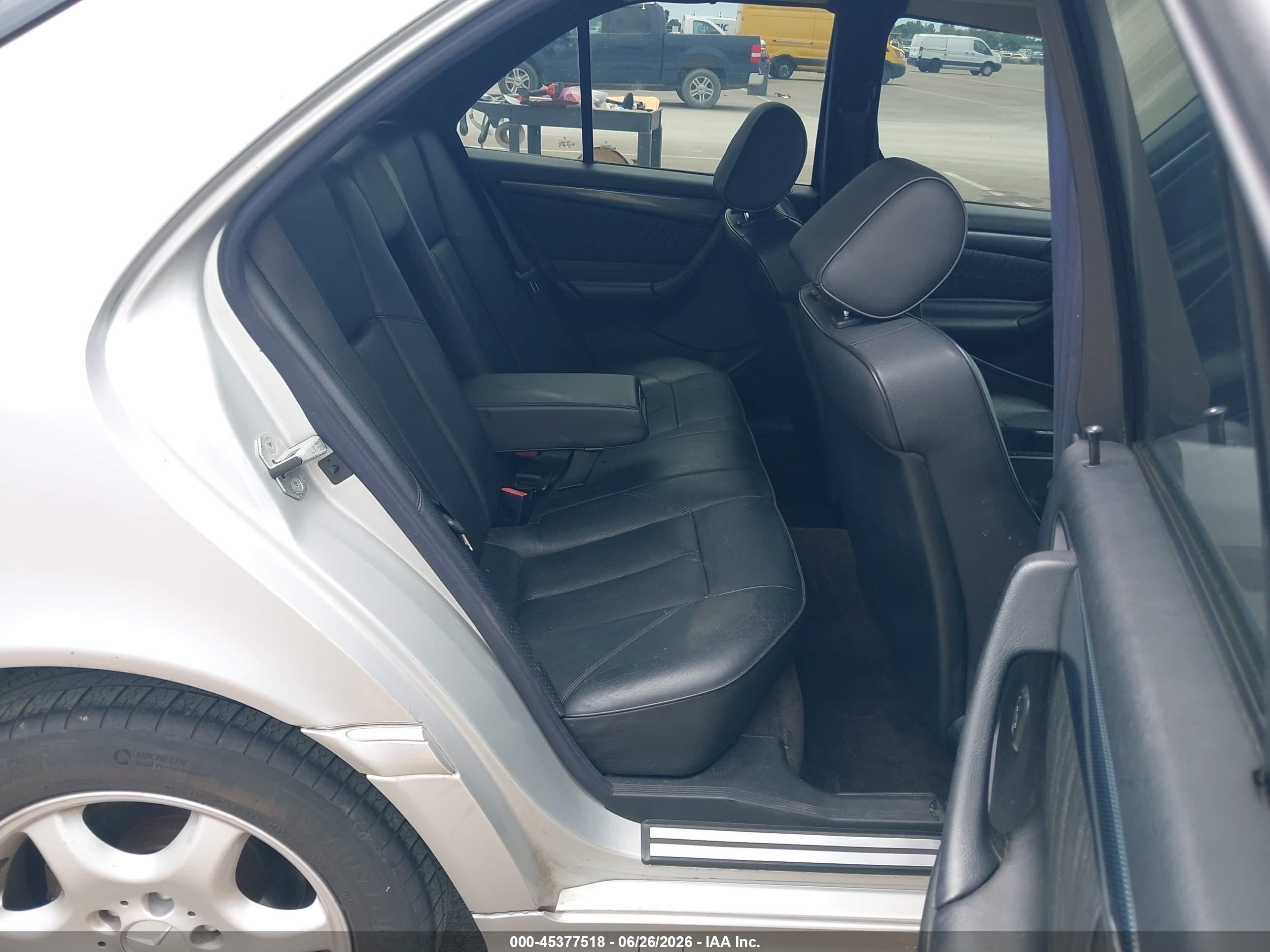 2000 Mercedes-benz C 230 Kompressor Silver vin: WDBHA24G4YA836742
