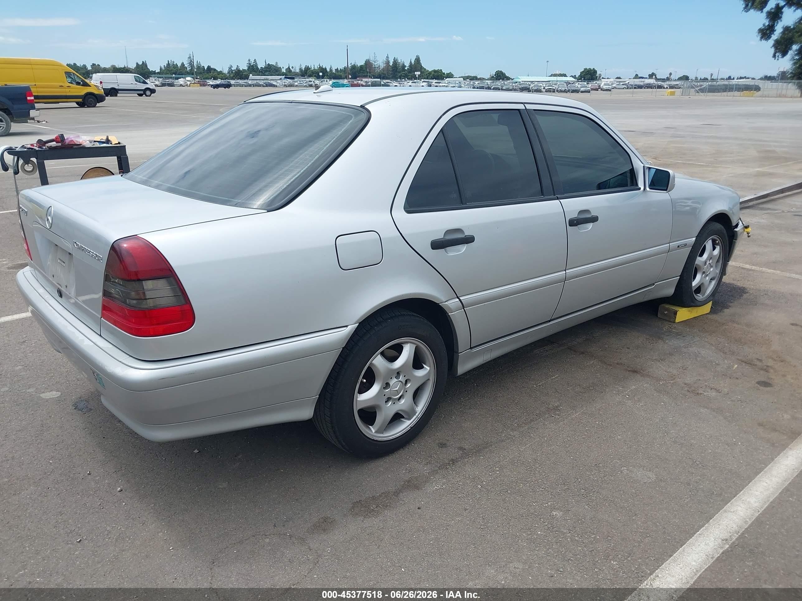 2000 Mercedes-benz C 230 Kompressor Silver vin: WDBHA24G4YA836742